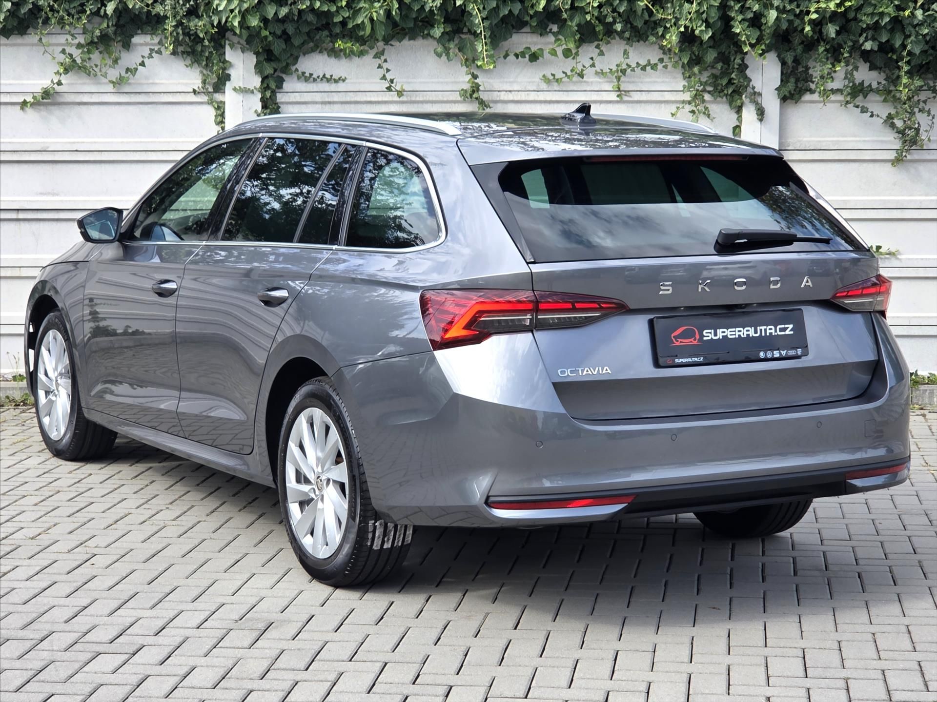 Škoda Octavia, 2,0 TDi DSG Top Selection Tažn - fotka 4