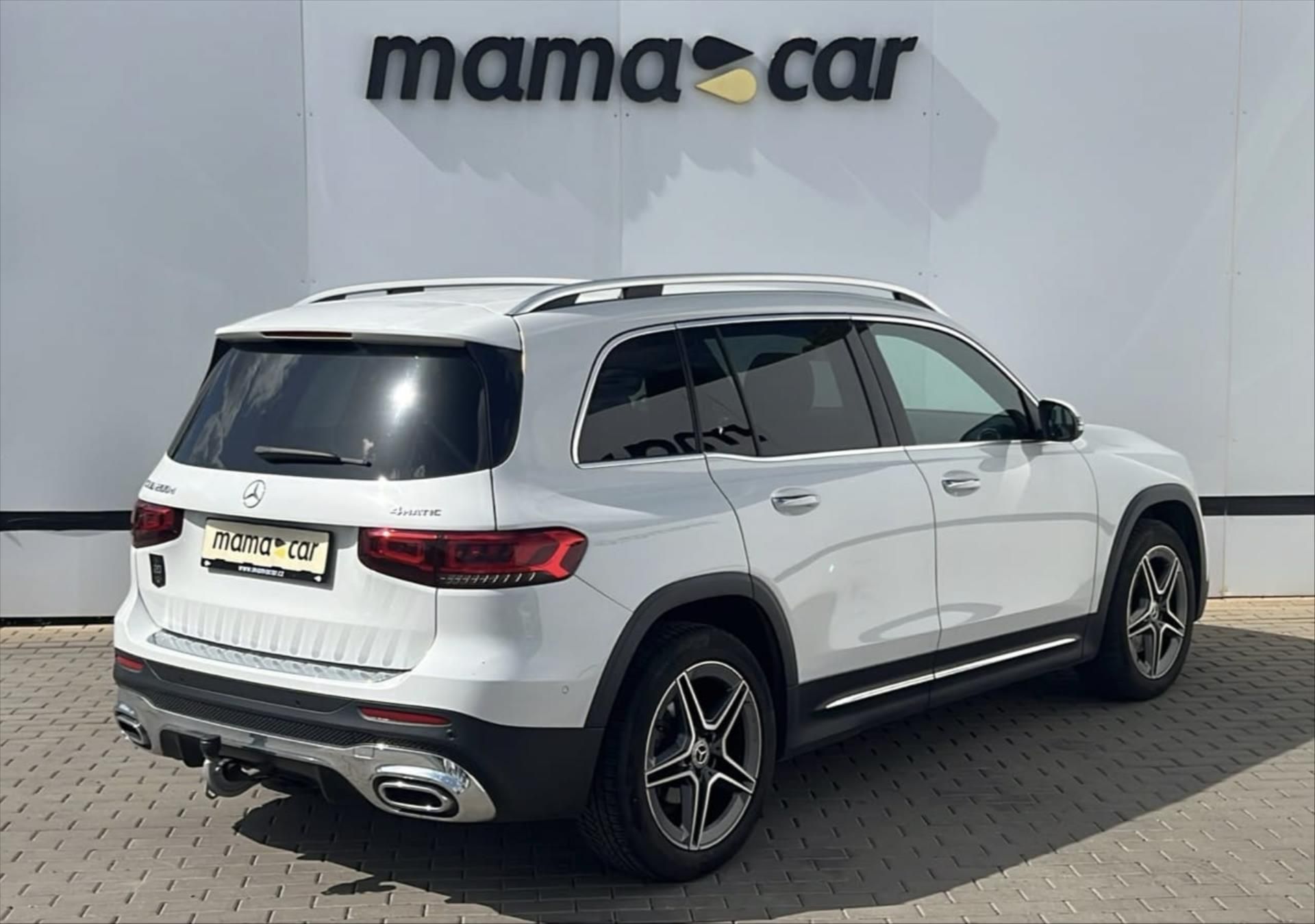 Mercedes-Benz GLB, 200d 4MATIC AMG ČR - fotka 2