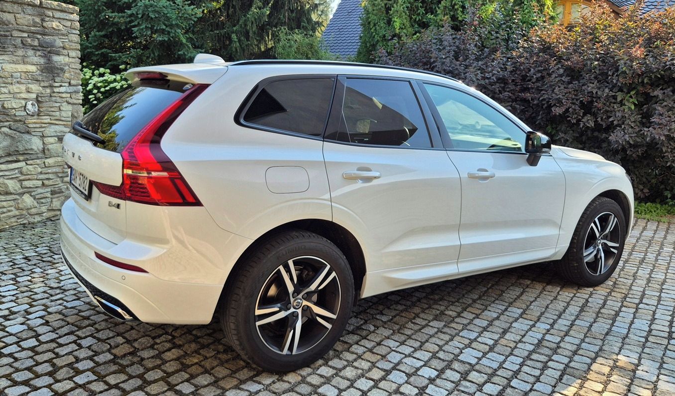 Volvo XC60, B4 R-Design 4x4 - ZÁRUKA ! - fotka 5