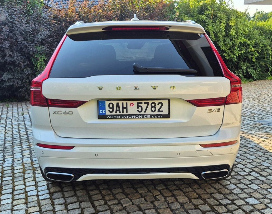 Volvo XC60, B4 R-Design 4x4 - ZÁRUKA ! - fotka 6