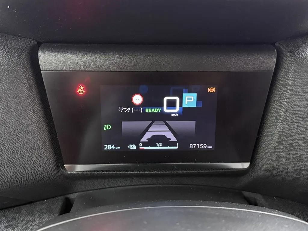 Citroën ë-C4, 100kW 50kWh Feel 1.Maj DPH - fotka 4
