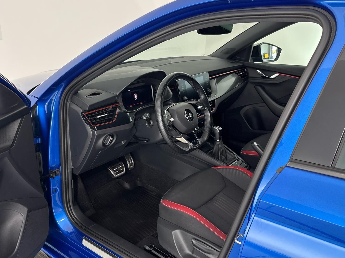 Škoda Scala, 1.0 TSI / 81 kW Monte Carlo DS - fotka 6