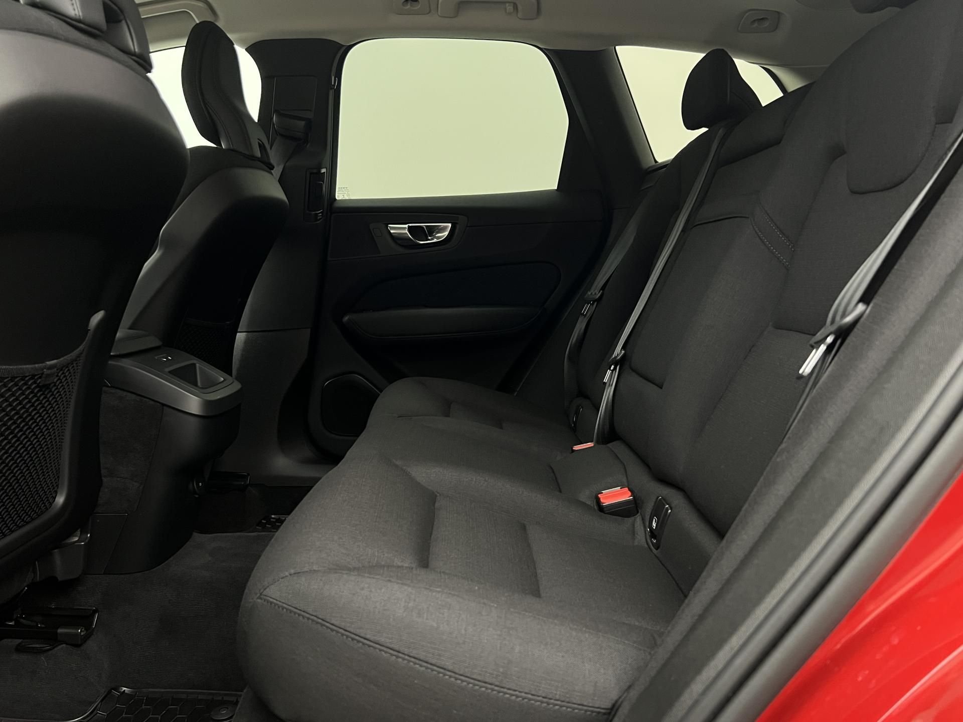 Volvo XC60, B4 MOMENTUM - fotka 6
