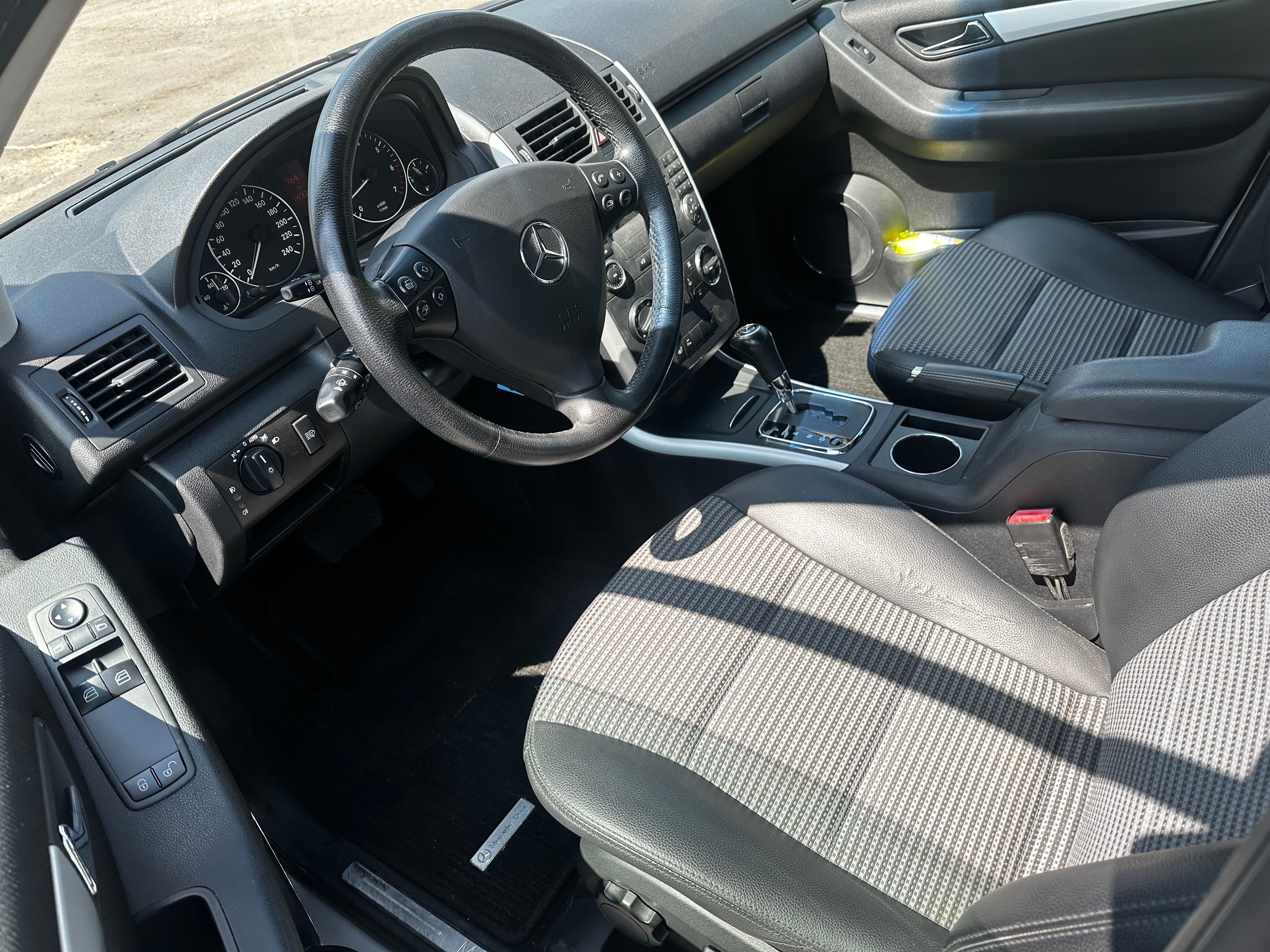 Mercedes-Benz Třídy A, A200 w169, automat - fotka 6