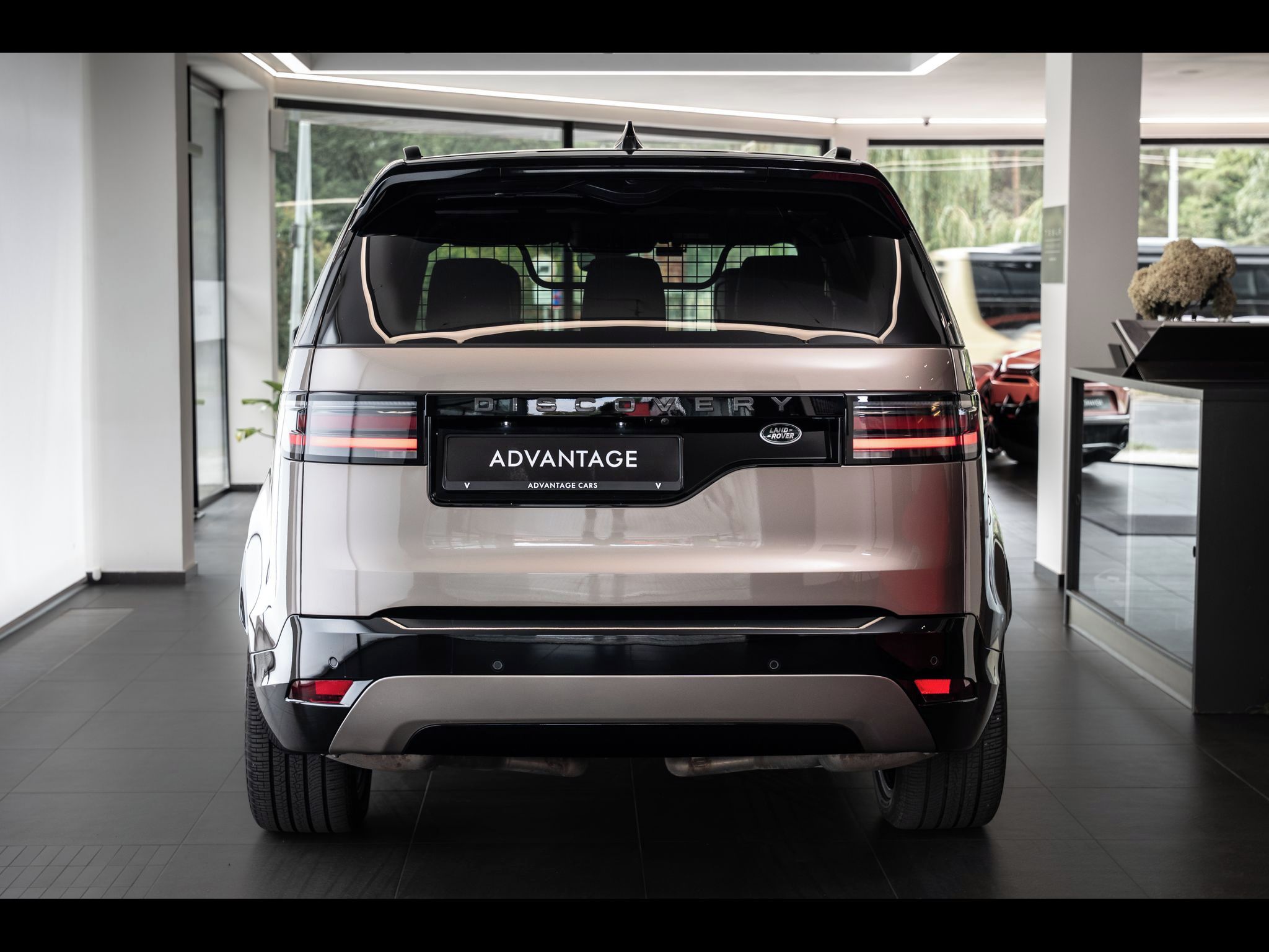 Land Rover Discovery, D300 SE Approved/7 míst/ - fotka 3