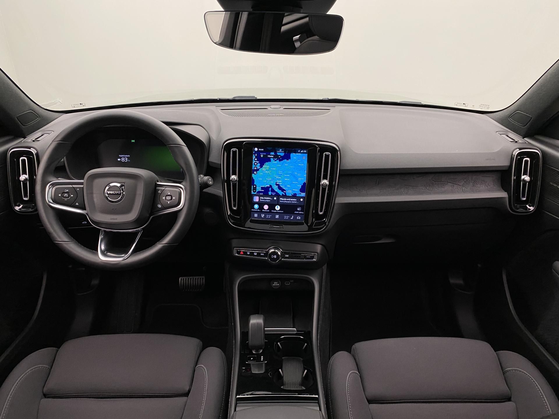 Volvo XC40, PURE ELECTRIC RECHARGE TWIN - fotka 2