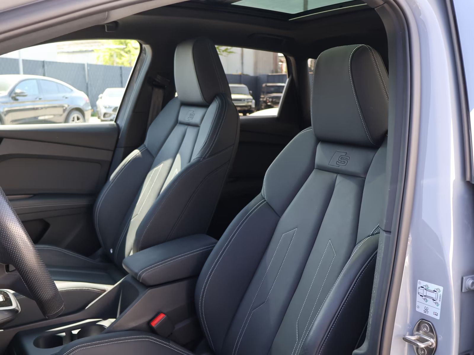 Audi Q4 e-tron, 195kw*TEPELKO*KEYLESS - fotka 4