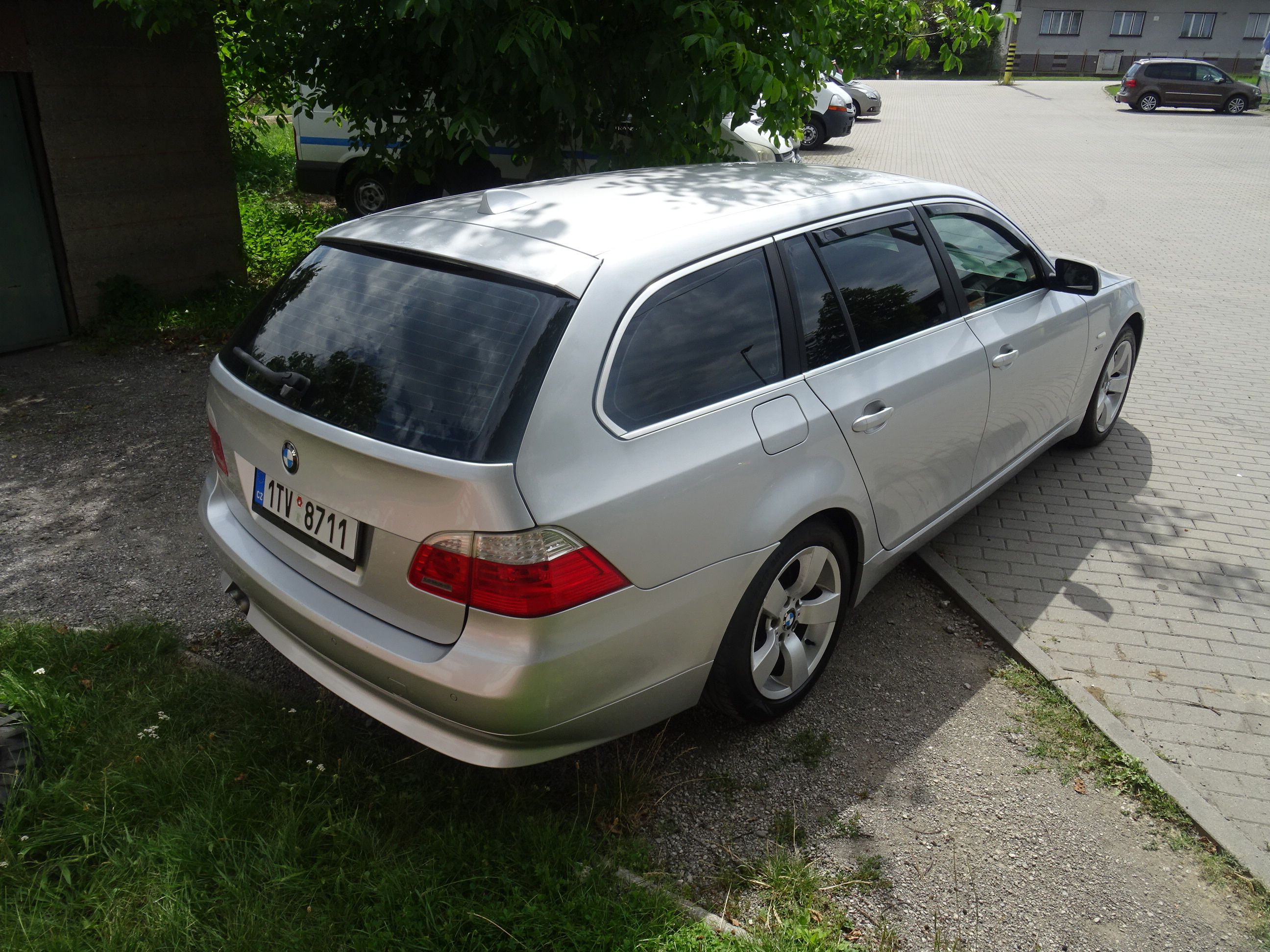 BMW Řada 5, 3.0 D 4x4 NOVÁ STK V CENĚ - fotka 4