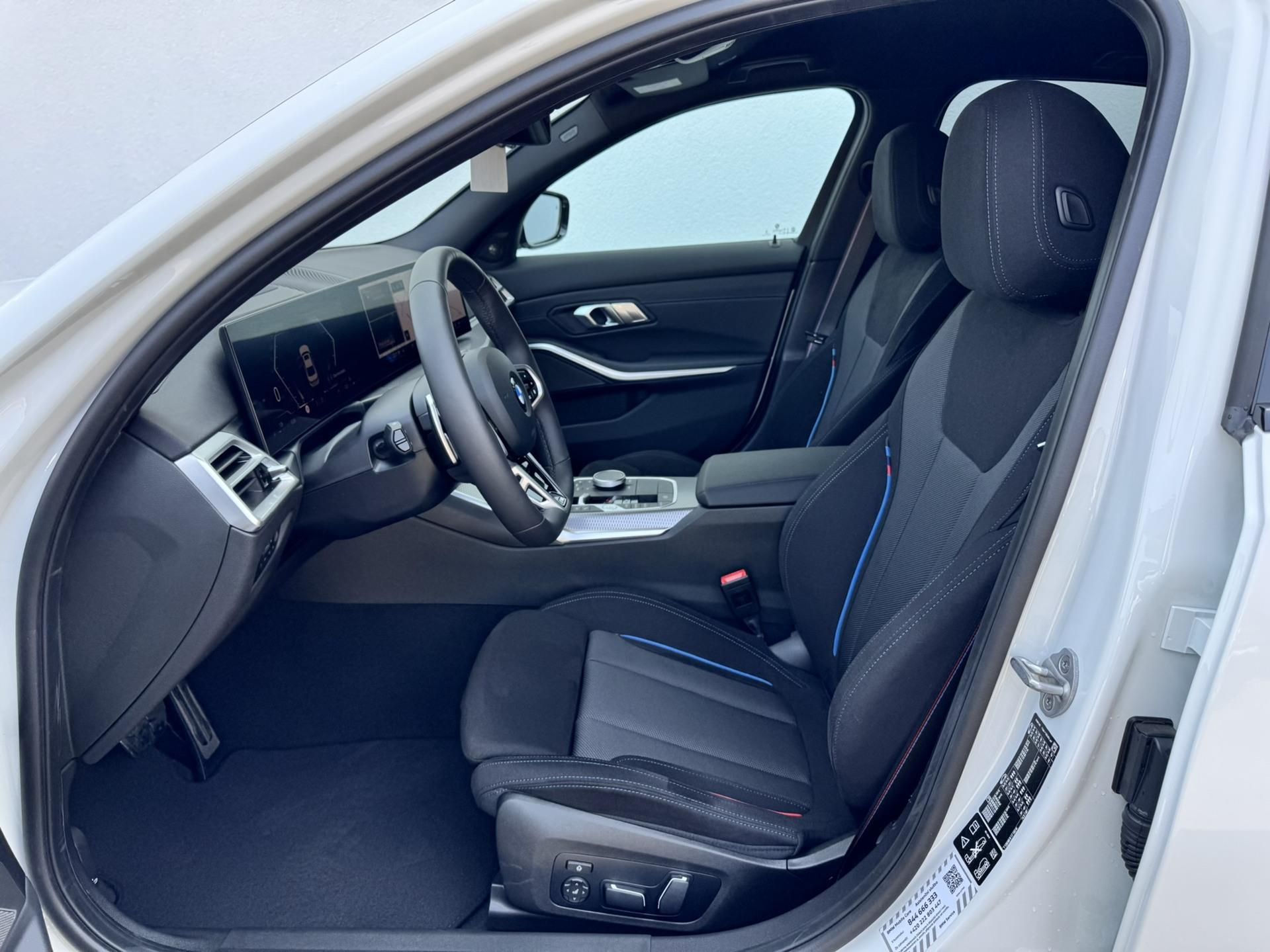 BMW Řada 3, 320d xDrive sedan - fotka 6