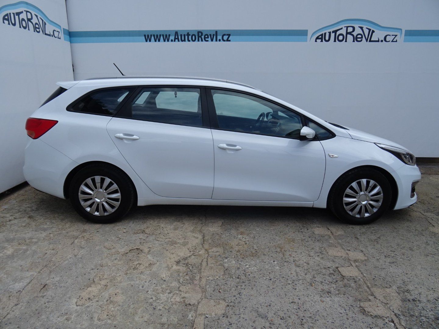 Kia Cee´d, 1.6GDi,99kW,1majČR,s.kni,klima - fotka 5
