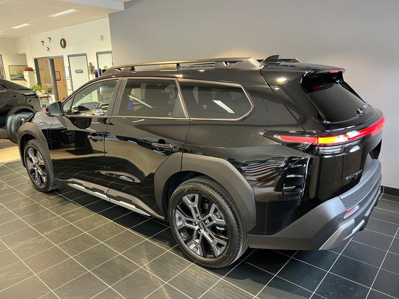 Subaru E-Outback, 74.7 kWh AWD Touring H/K Pano - fotka 4