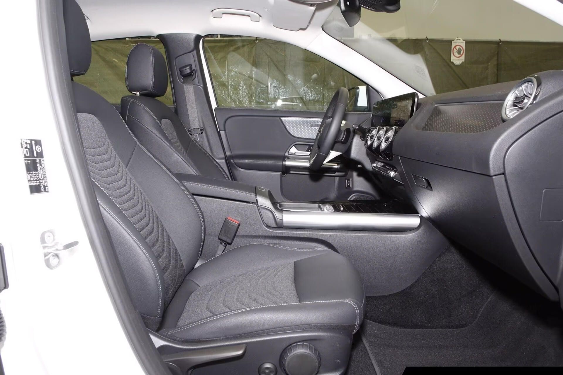 Mercedes-Benz EQA, 300 4M Progressive Distronic - fotka 5