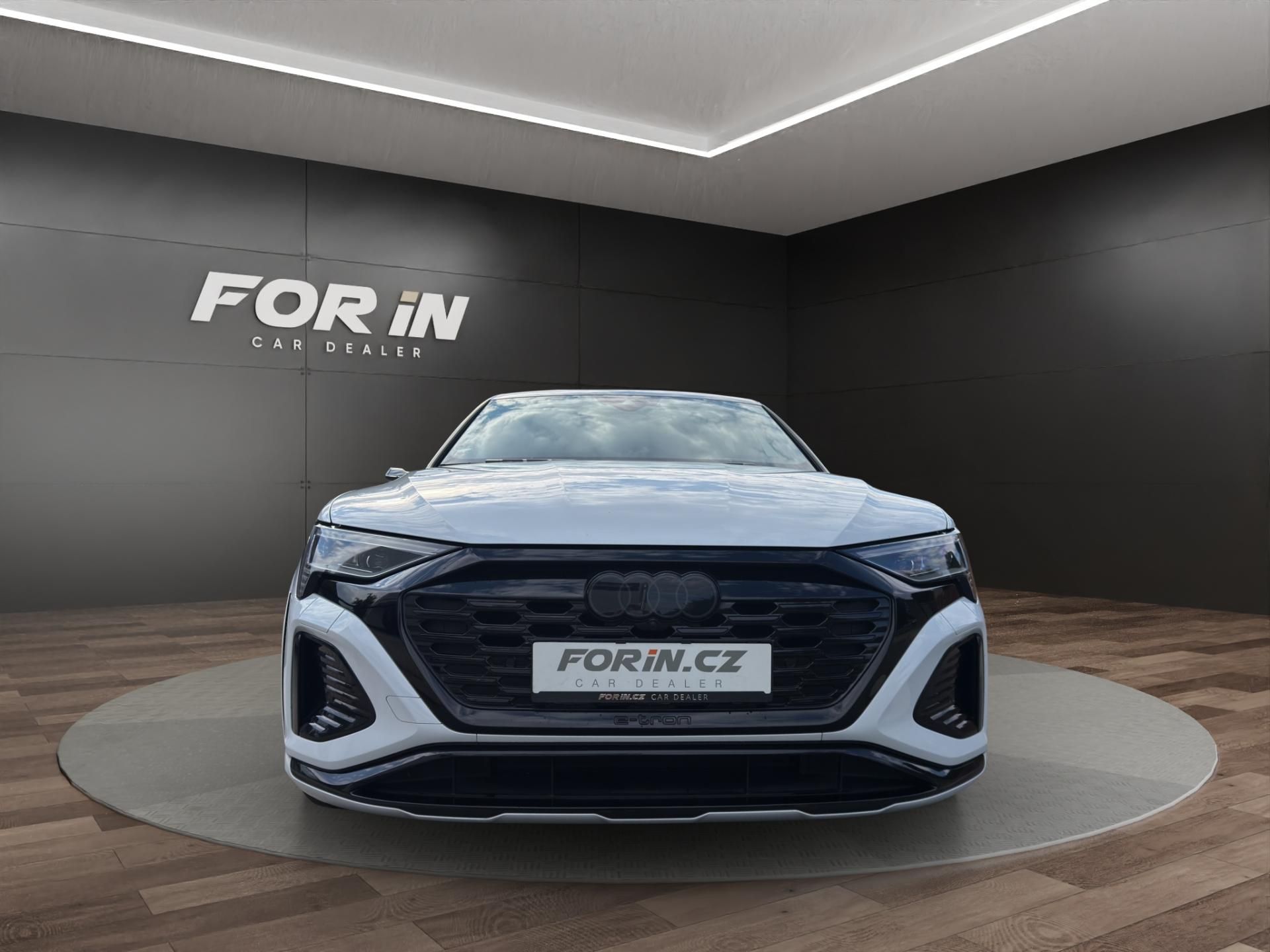 Audi Q8 e-tron, SQ8 370KW PANO Bang & Olufsen - fotka 3