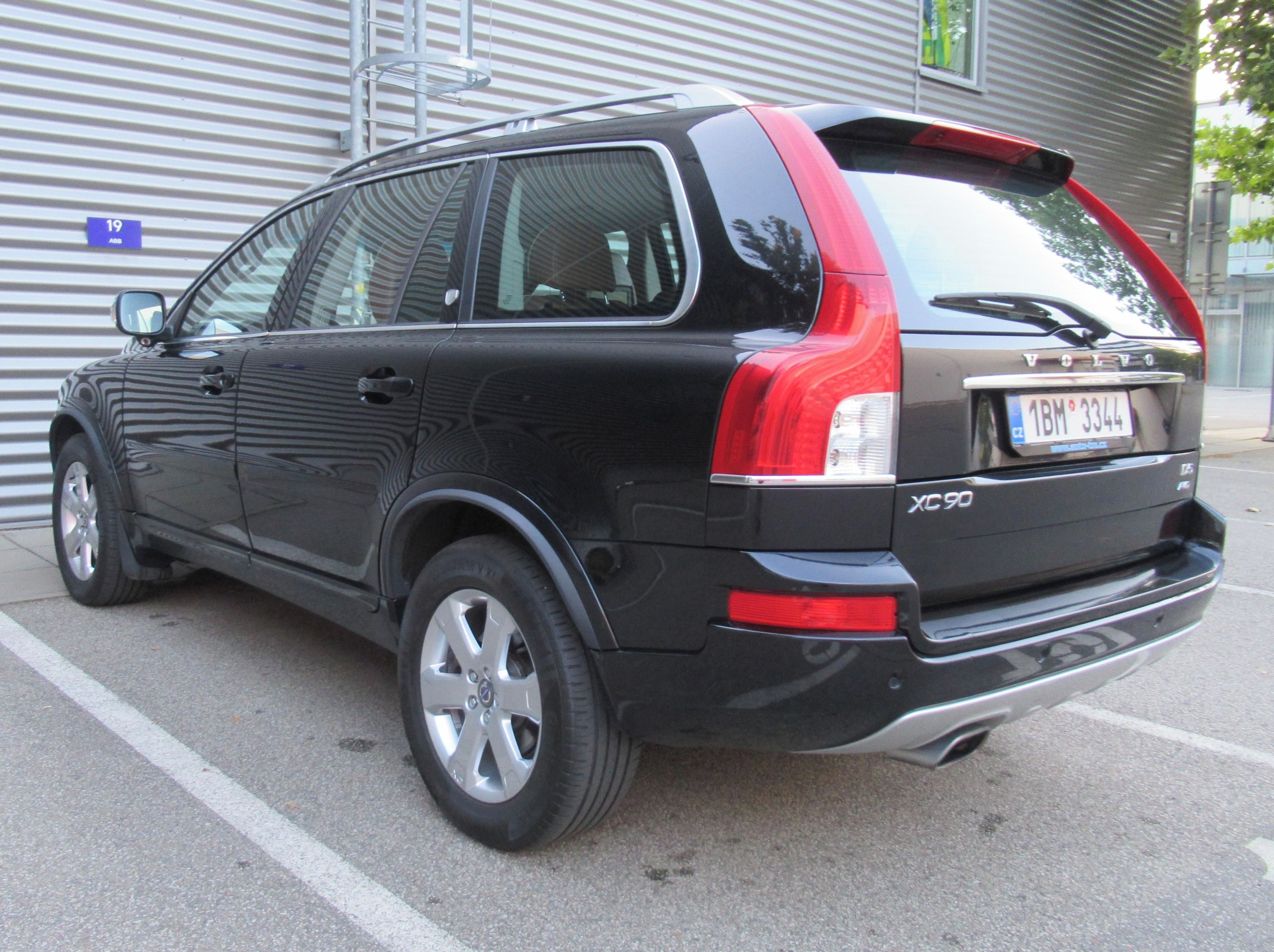 Volvo XC90, Executive 2,4 D5 AWD 147kW 7M - fotka 4