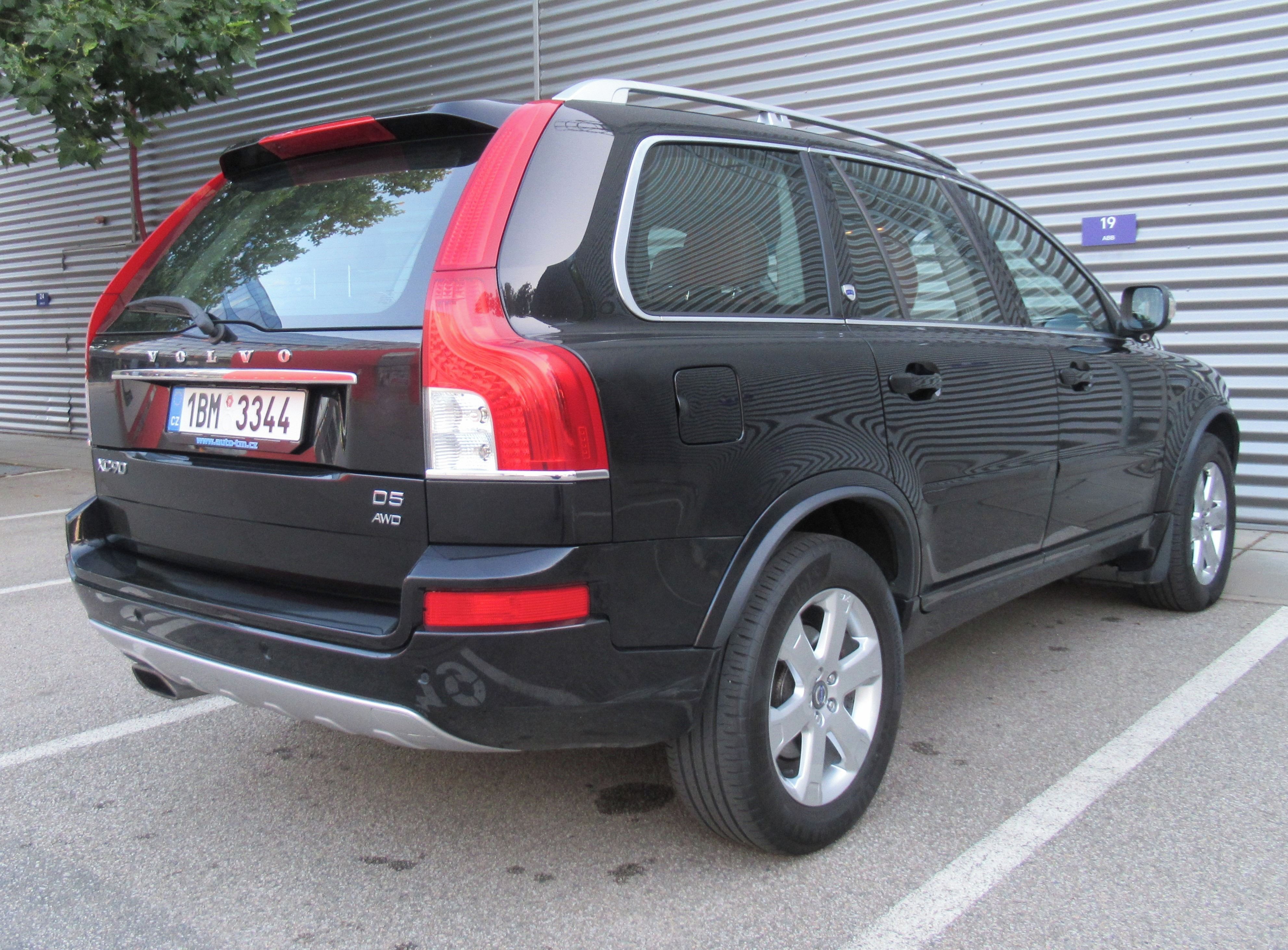 Volvo XC90, Executive 2,4 D5 AWD 147kW 7M - fotka 6