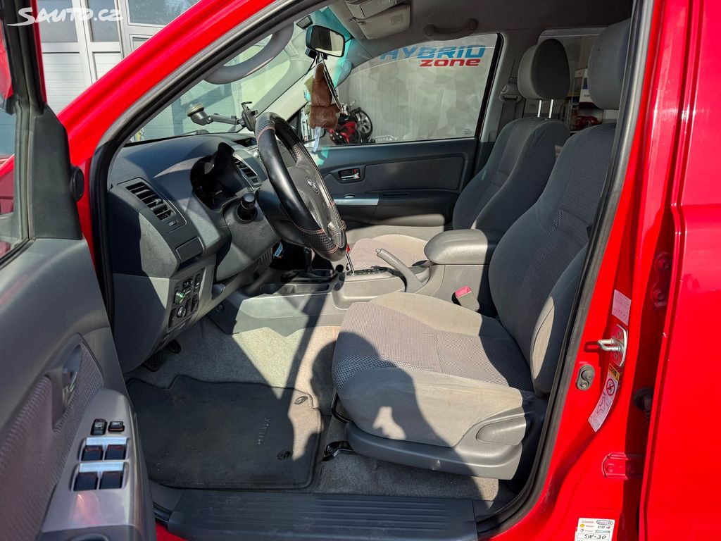 Toyota Hilux, fotka 12