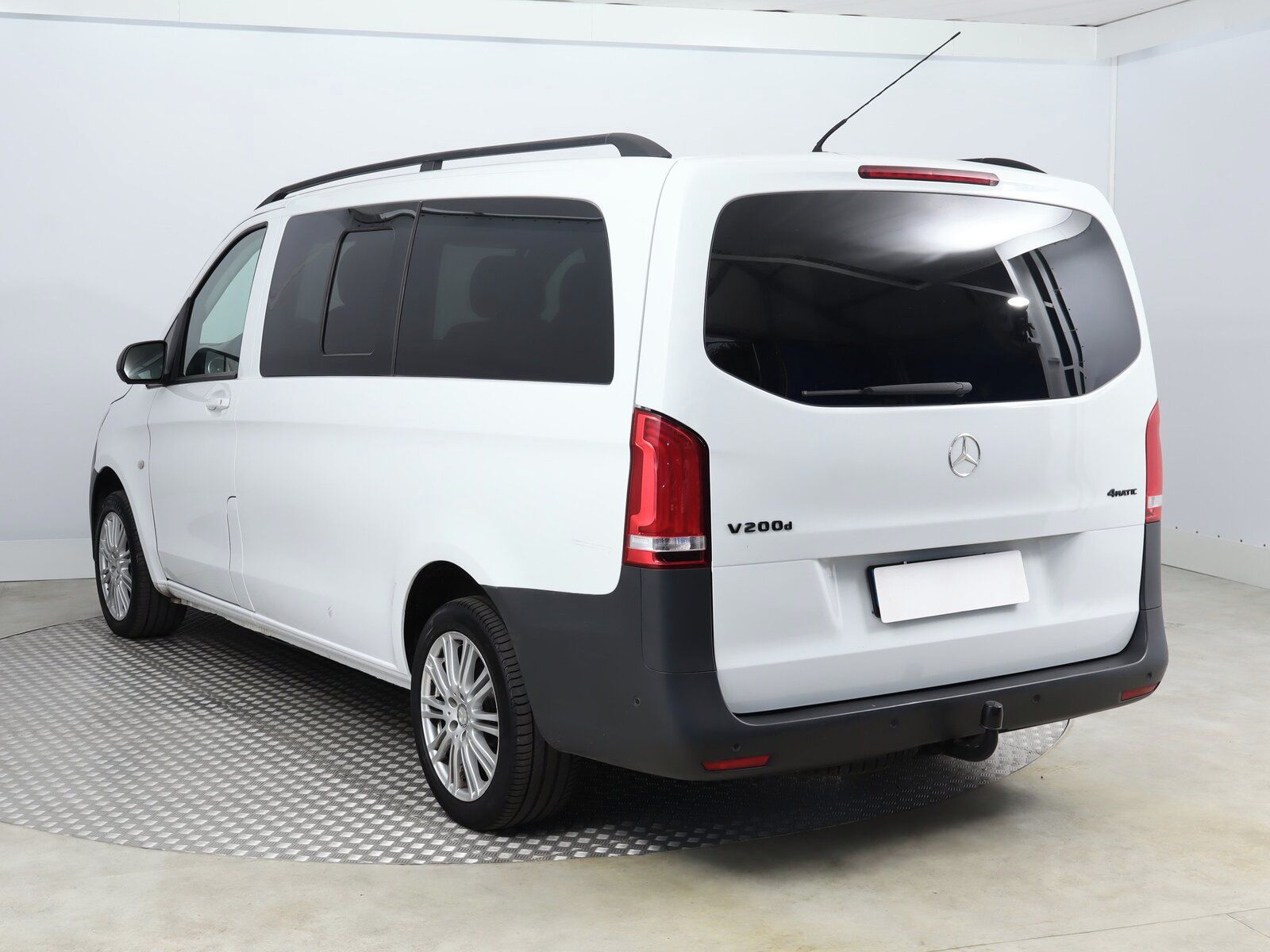 Mercedes-Benz Vito, 114 CDI, 4x4, Tourer/L, 5 míst - fotka 4