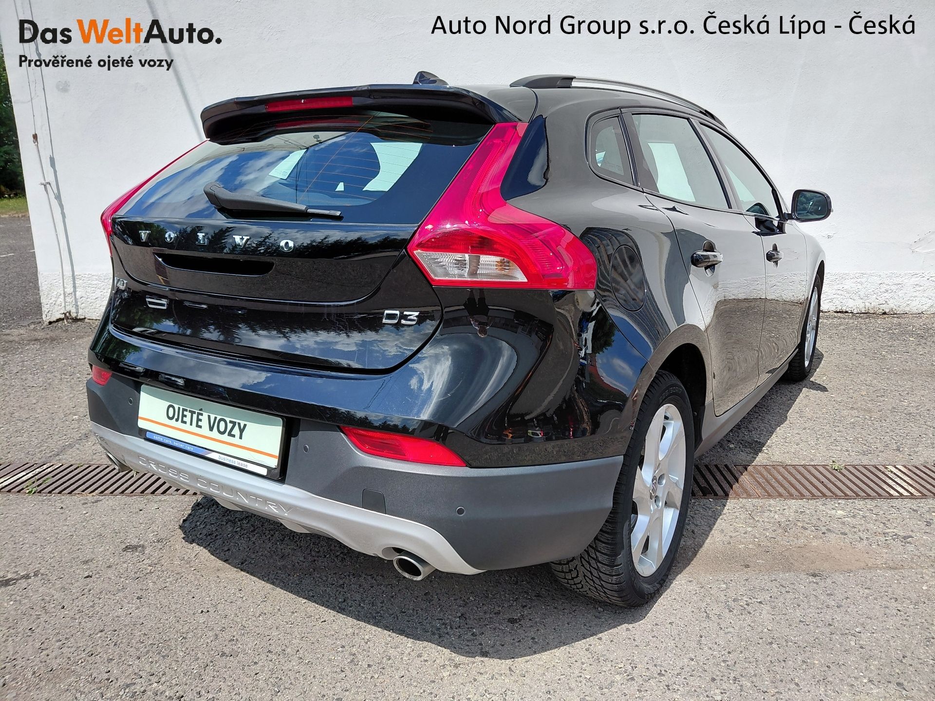 Volvo V40, CROSS COUNTRY D3 DRIVE-E - fotka 2