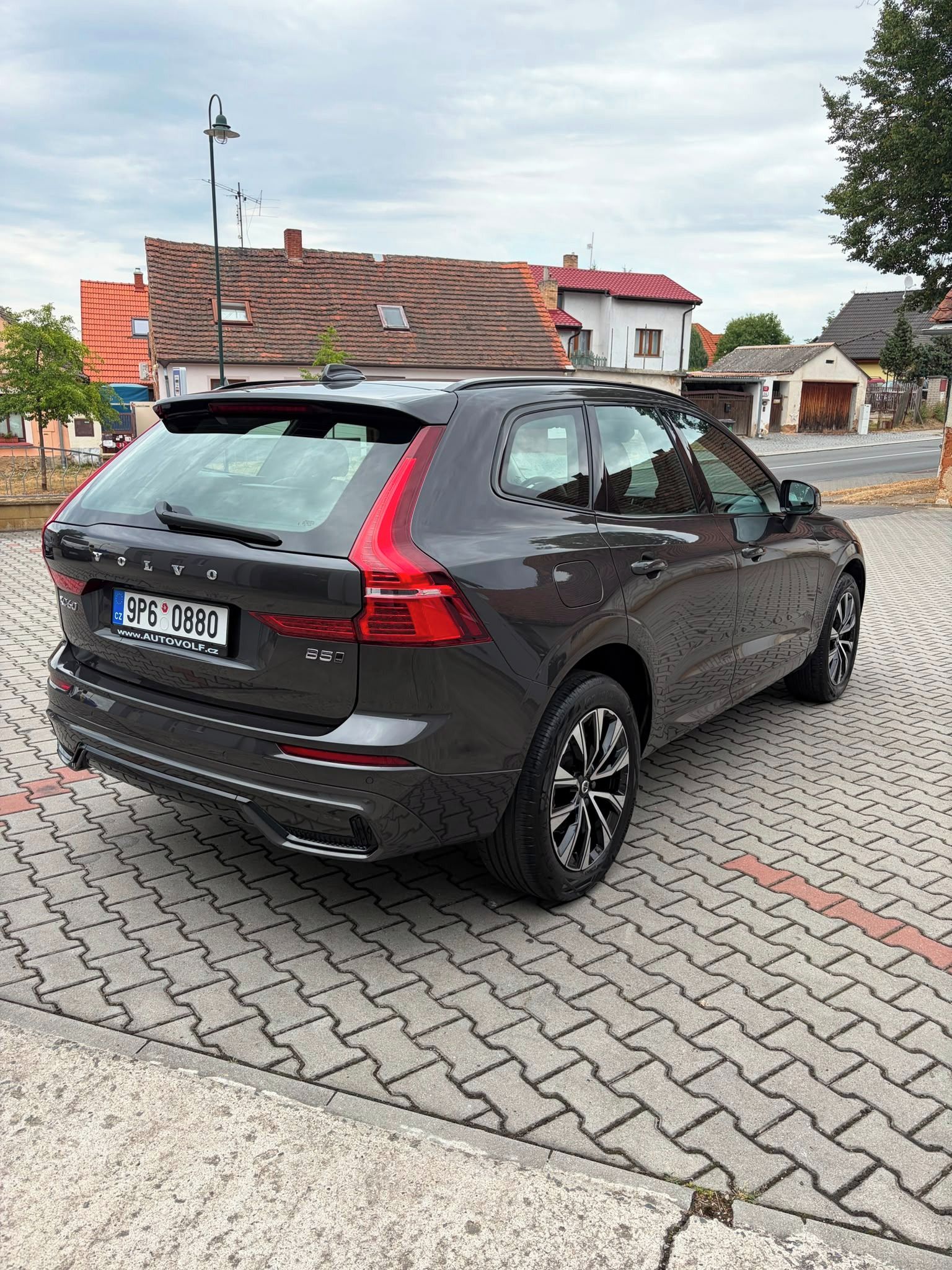 Volvo XC60, B5 Plus Dark AWD 184 kW 2024 - fotka 5