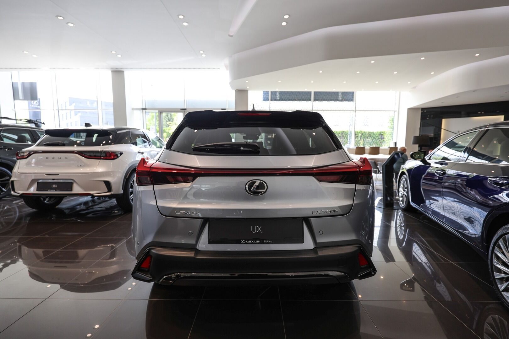 Lexus UX 300h, 300h 2.0L HEV F SPORT DESIGN - fotka 5