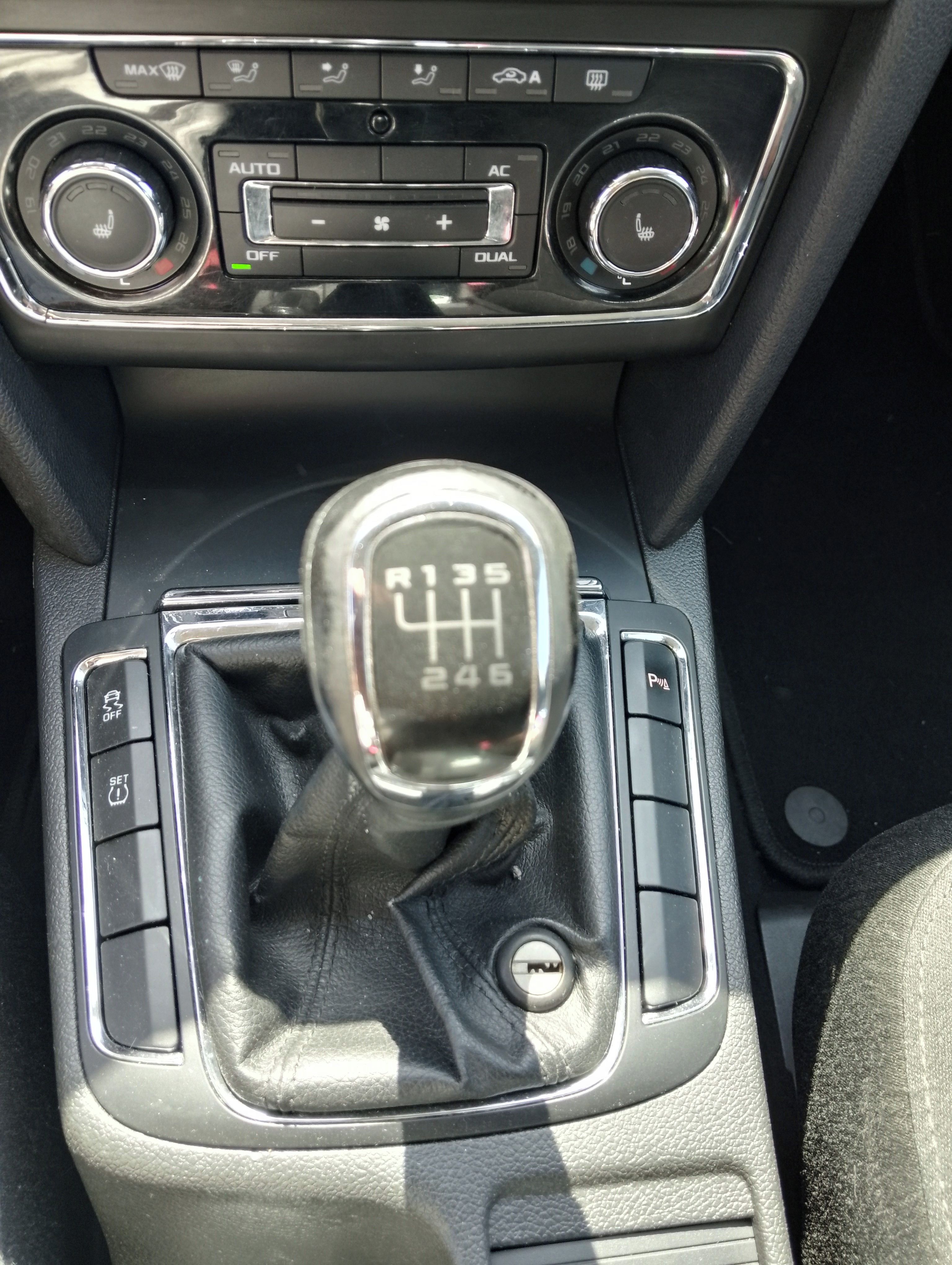 Škoda Superb, Koupeno nové v ČR. - fotka 5