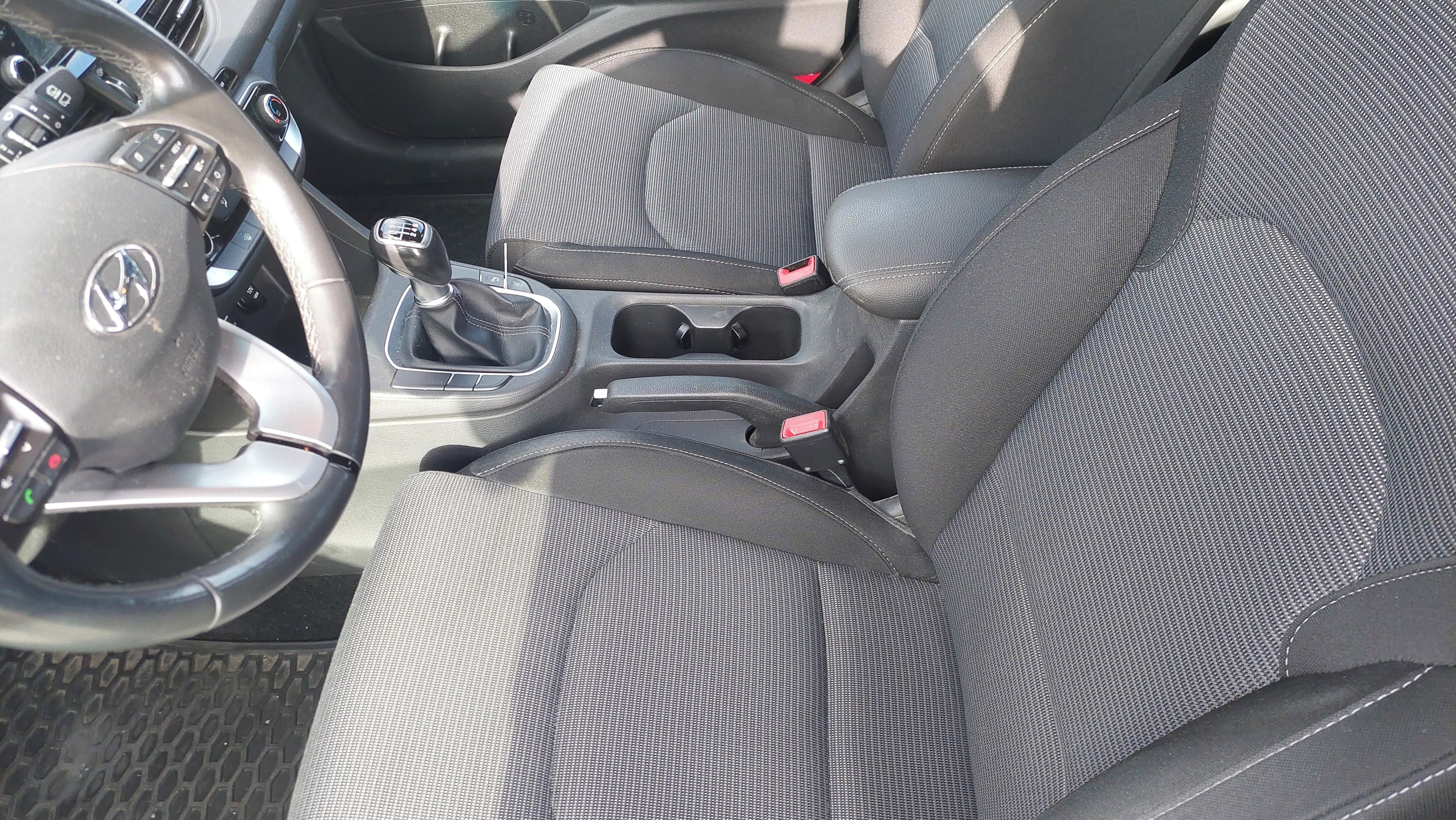 Hyundai i30, Hyundai i30 kombi 1,4 73kw - fotka 6