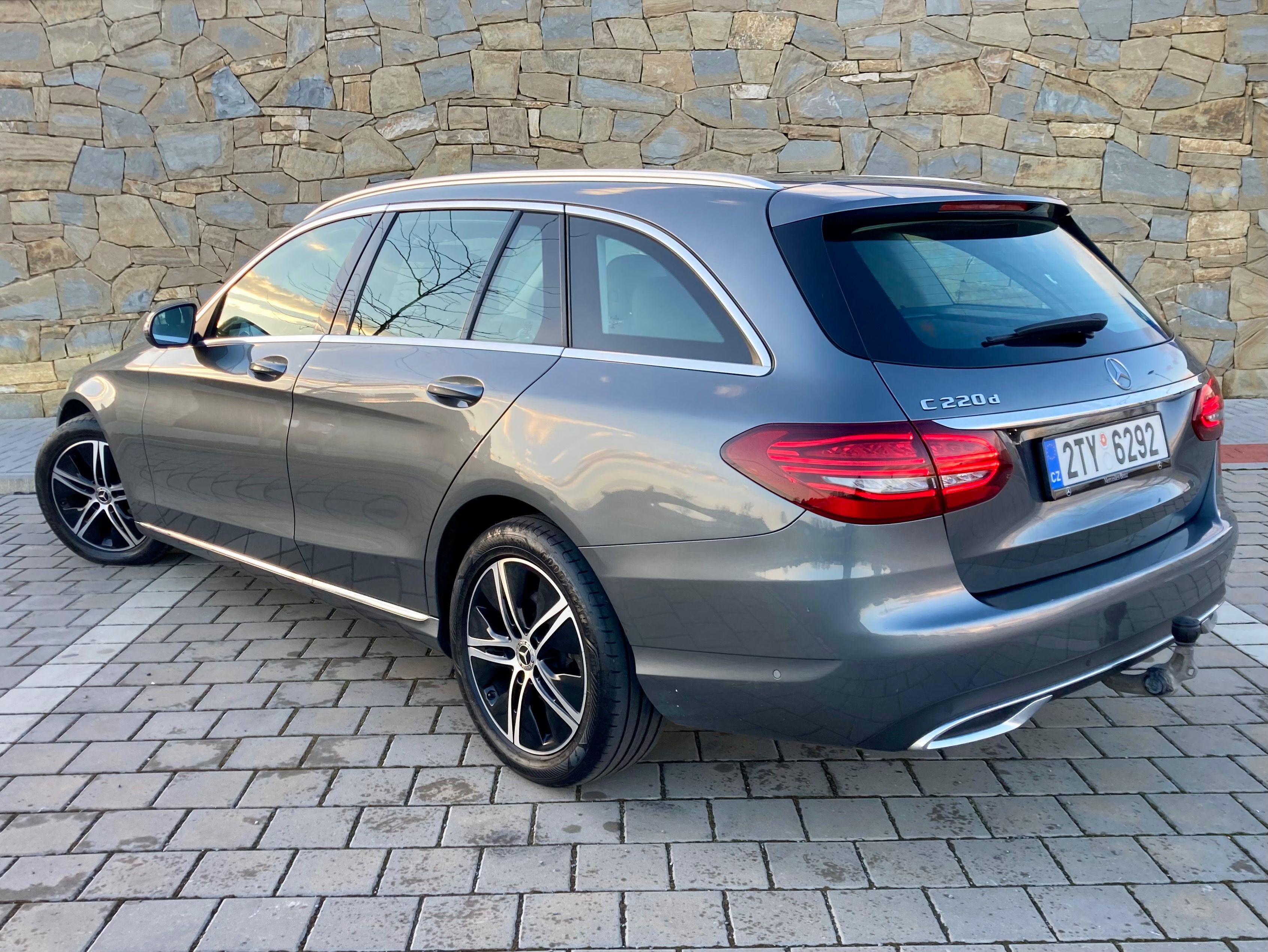 Mercedes-Benz Třídy C, C220d, 143Kw, Burmester, Serv. - fotka 4