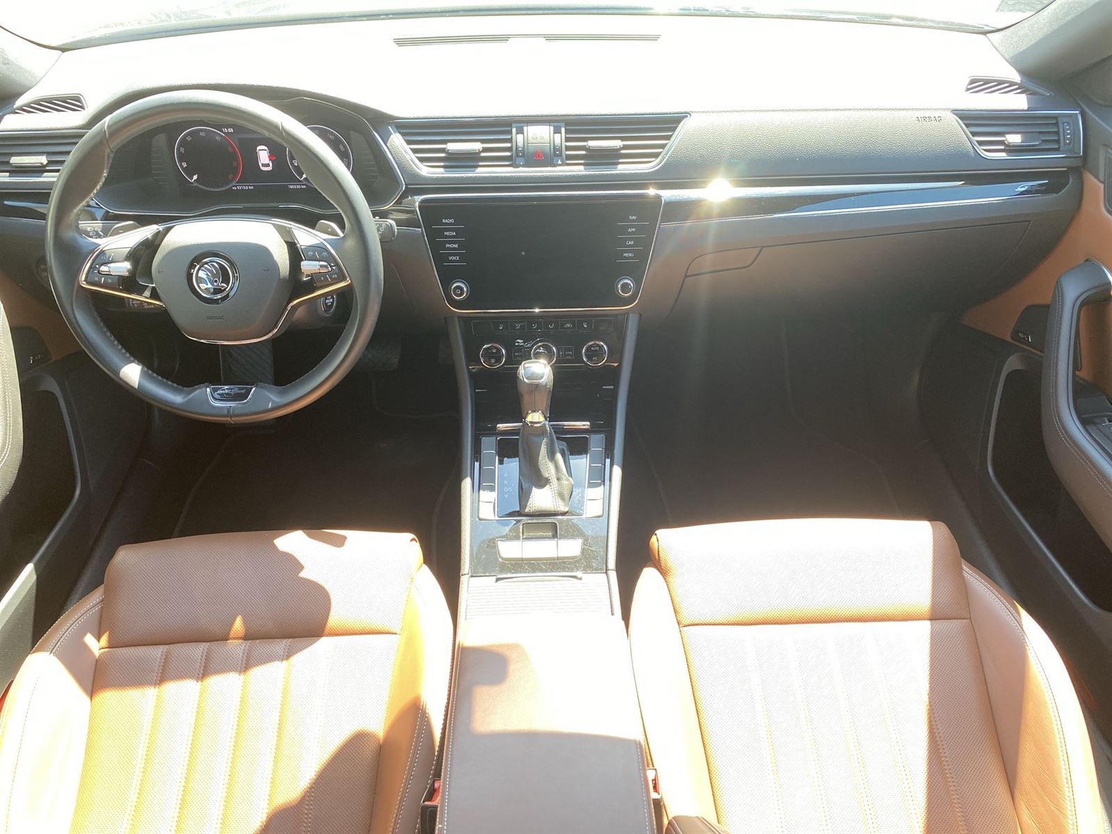 Škoda Superb, Combi 2.0 TDI DSG L&K - fotka 5