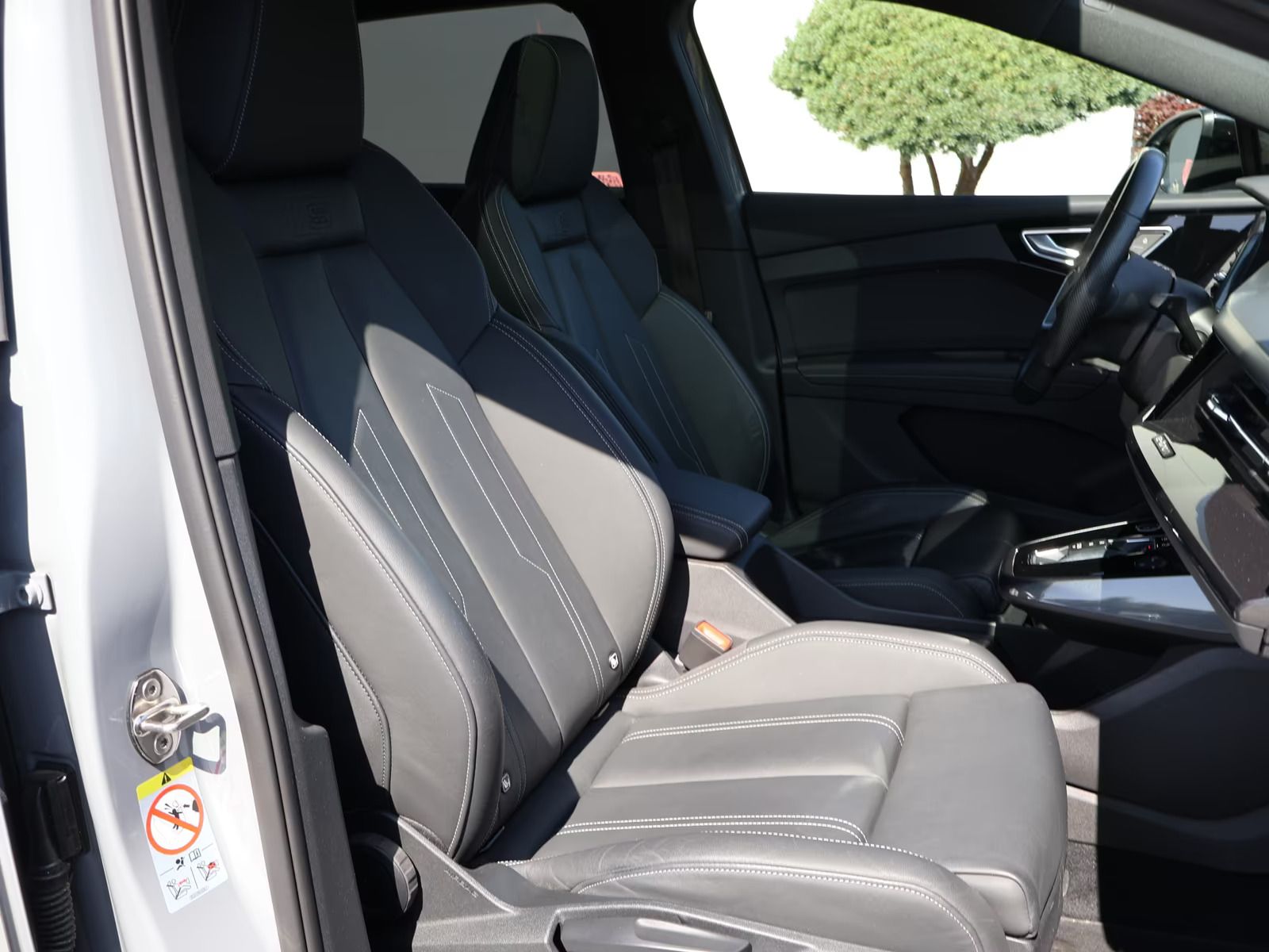 Audi Q4 e-tron, 195kw*TEPELKO*KEYLESS - fotka 5