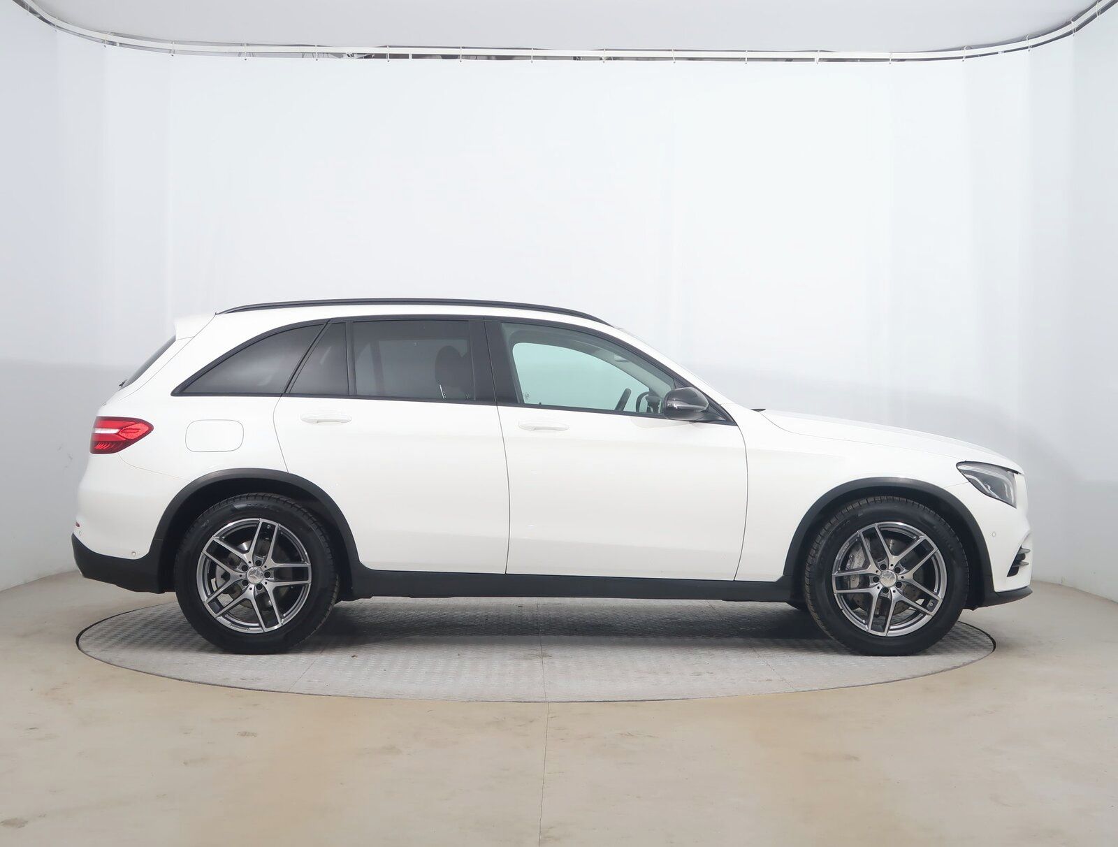 Mercedes-Benz GLC, 350 d 4MATIC, AMG line, 4X4 - fotka 6