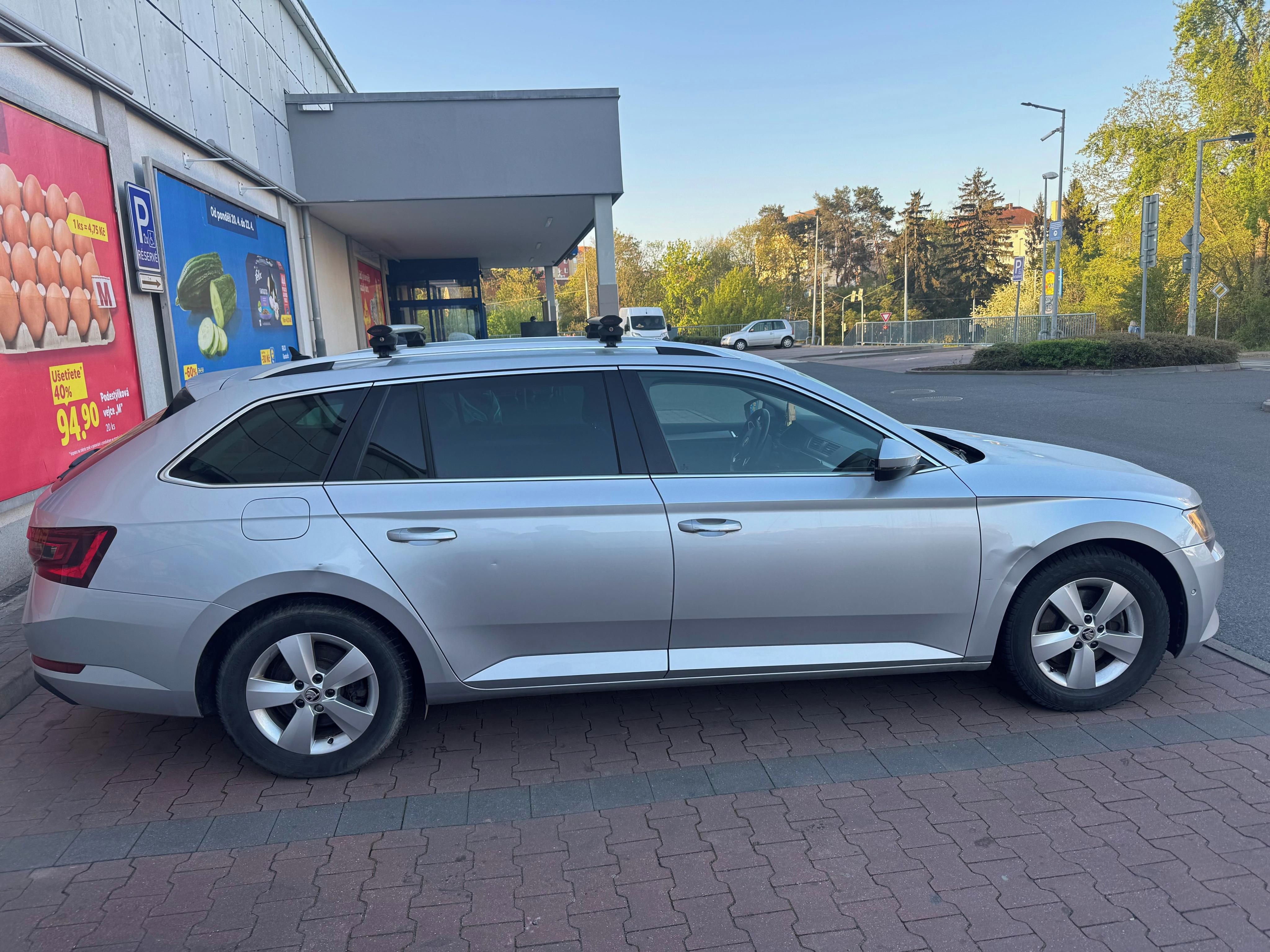 Škoda Superb, Škoda Superb Kombi 2.0 TDI - fotka 3
