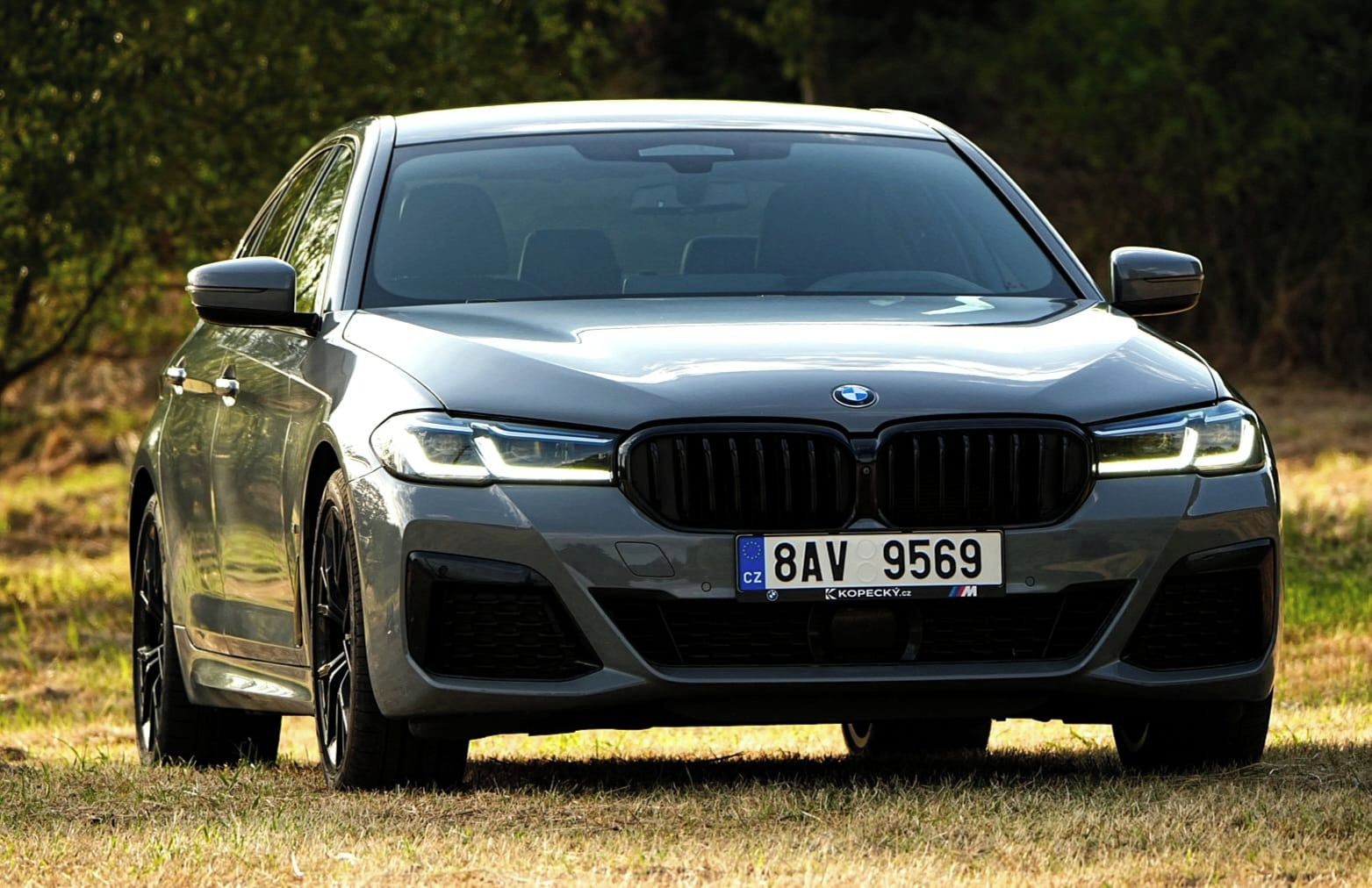 BMW Řada 5, 540xD M-Sport | 2x sada kol - fotka 2