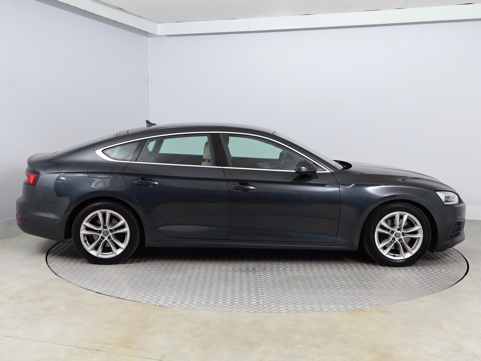 Audi A5, 2.0 TDI, Automat, Kůže, Navi - fotka 6