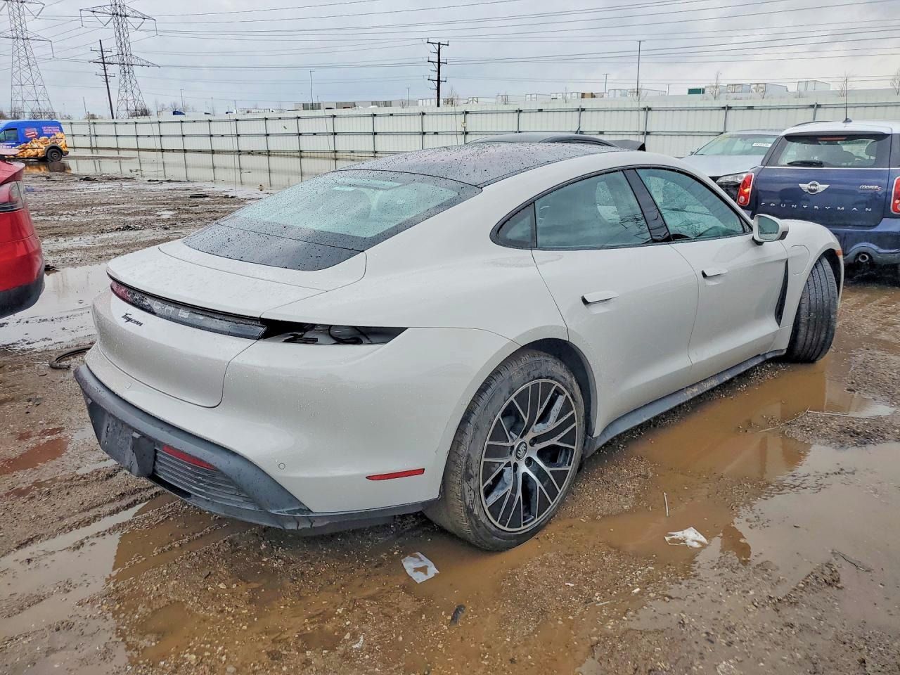 Porsche Taycan, Auto na cestě - fotka 3