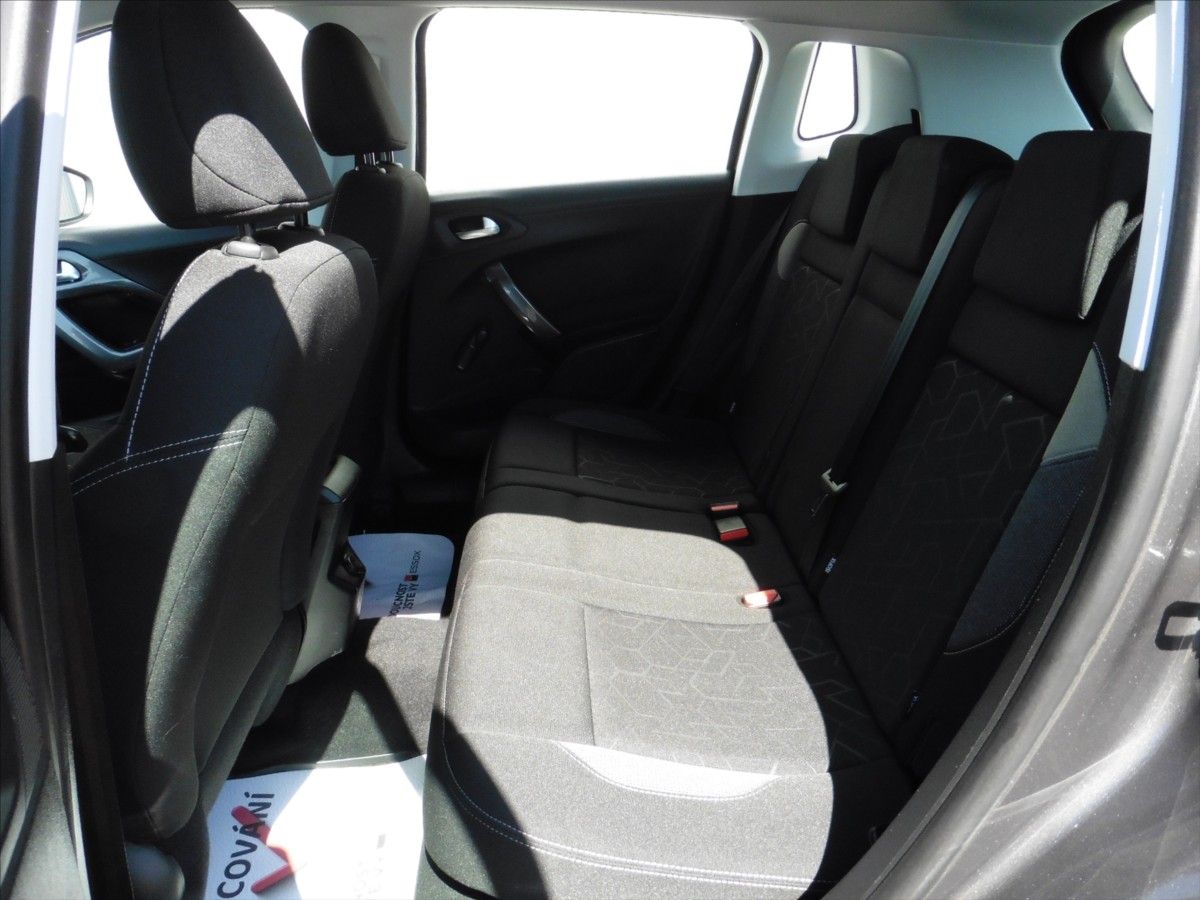 Peugeot 2008, 1,2 PureTech, Navi, 1.maj.. - fotka 6