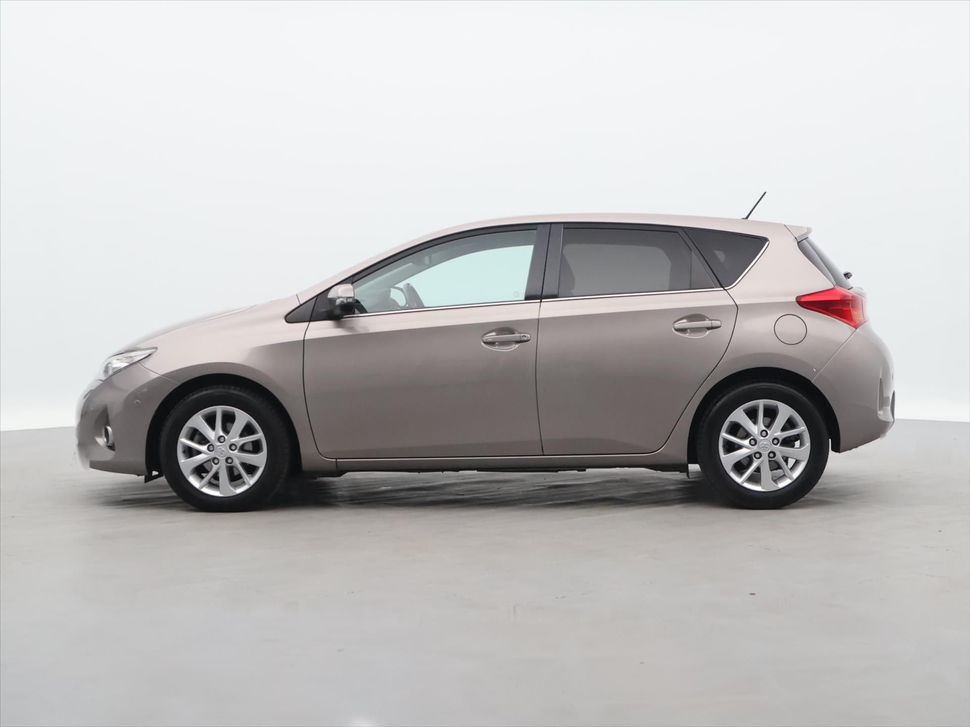 Toyota Auris, 1,6 Valvematic 97kW Style CZ - fotka 4