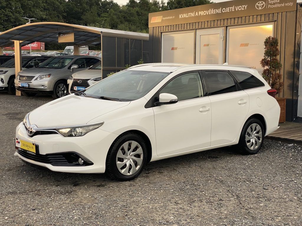 Toyota Auris, 1.4D, ČR, Active, manual - fotka 3