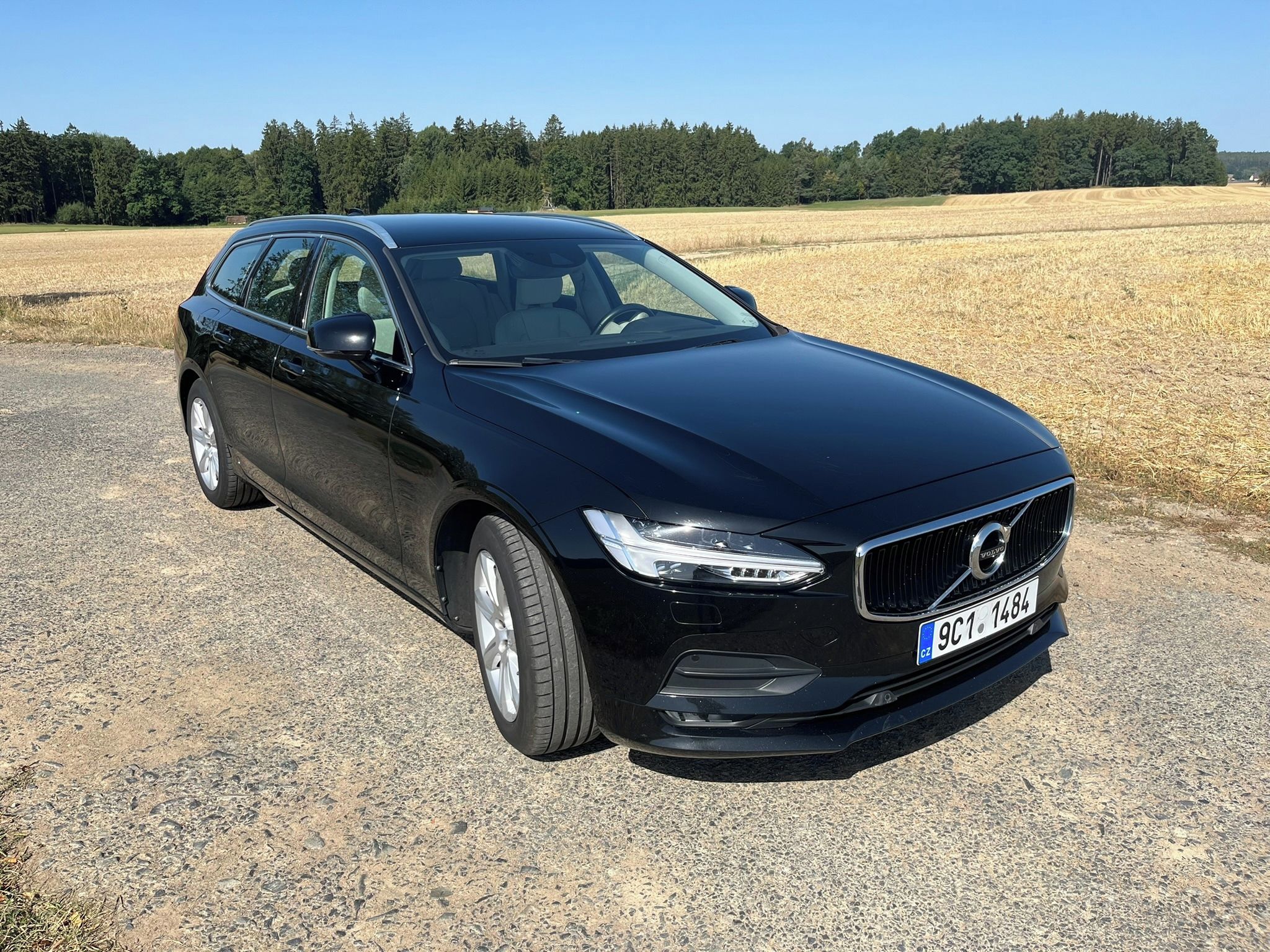 Volvo V90, D4 140 kW Momentum, AUT, Tažné - fotka 2