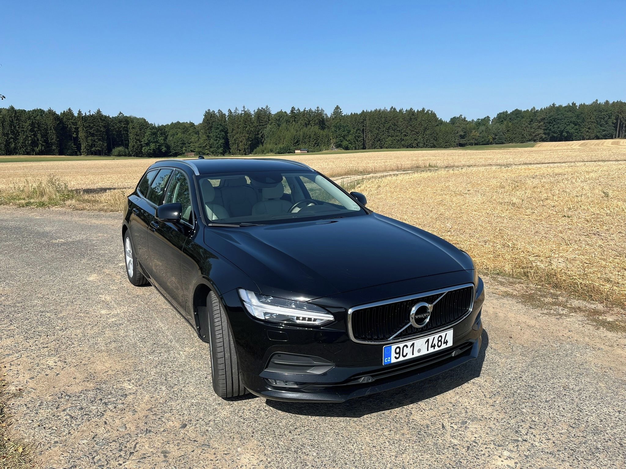 Volvo V90, D4 140 kW Momentum, AUT, Tažné