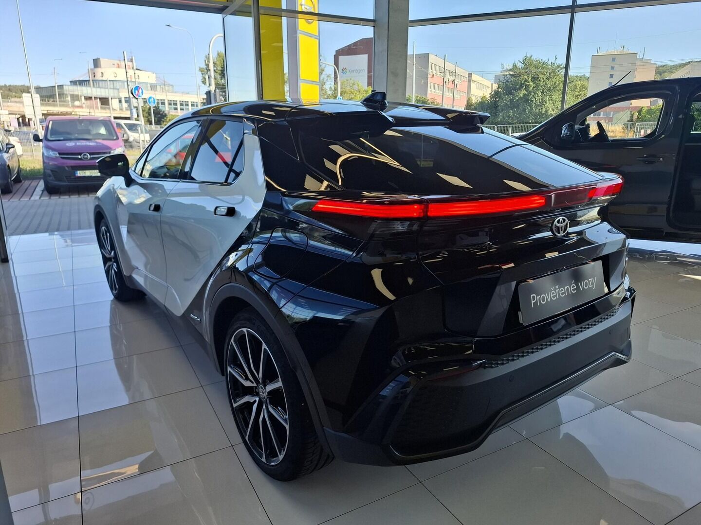 Toyota C-HR, 2.0HEV 112KW GR Sport AWD 2024 - fotka 4