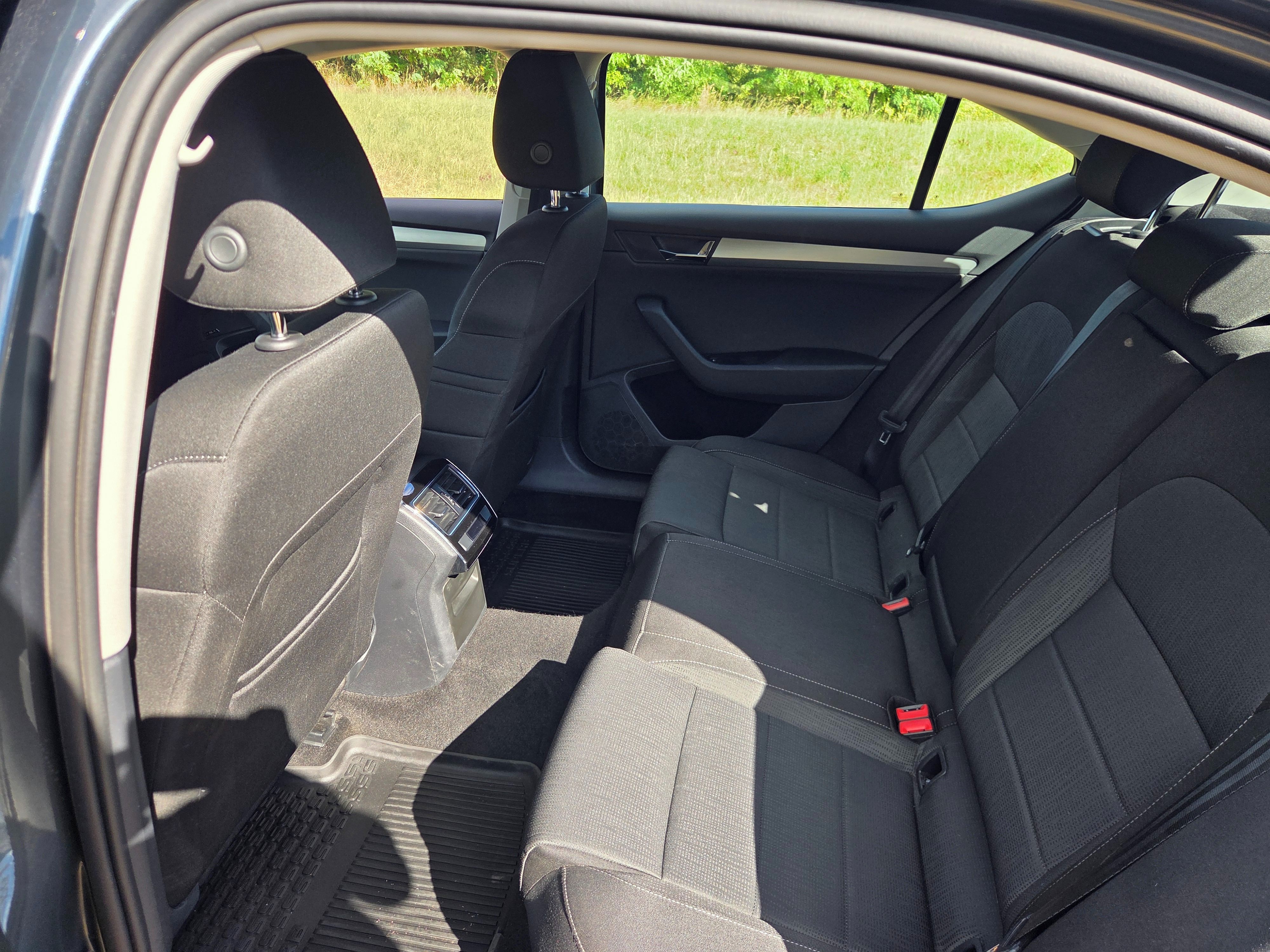 Škoda Superb, 2.0 TDI - fotka 5