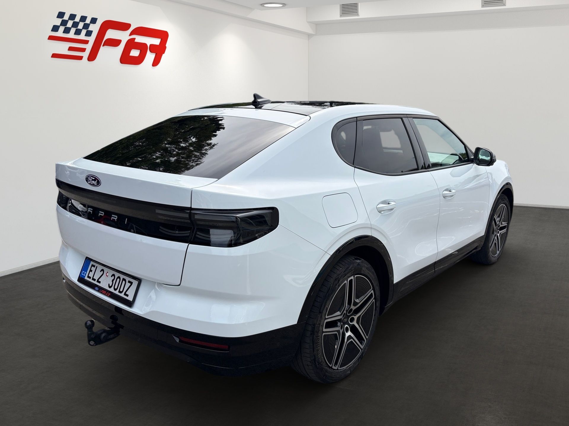 Ford Capri, CZ PREMIUM RWD TOP VÝBAVA ZÁRU - fotka 3