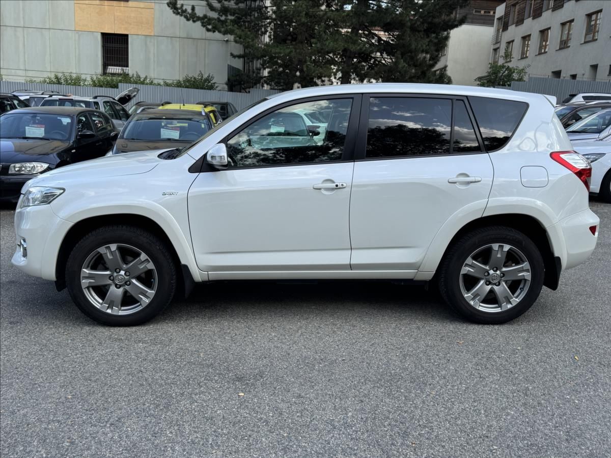 Toyota Rav4, 2,2 CROSSOVER+NADHERNÝ STAV ! - fotka 4
