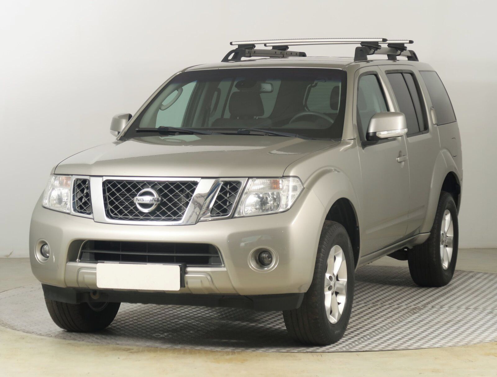 Nissan Pathfinder, 2.5 dCi, 4X4, 7 míst - fotka 2