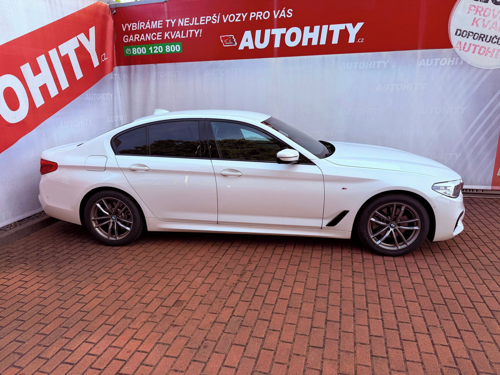 BMW Řada 5, 520d Aut. ČR, M-Paket - fotka 6