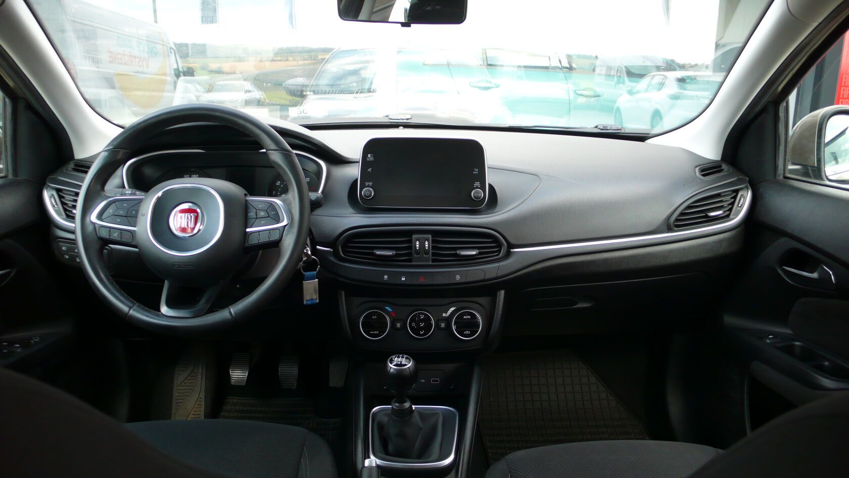 Fiat Tipo, 1.4 120k MAN6 +zimní kola - fotka 6