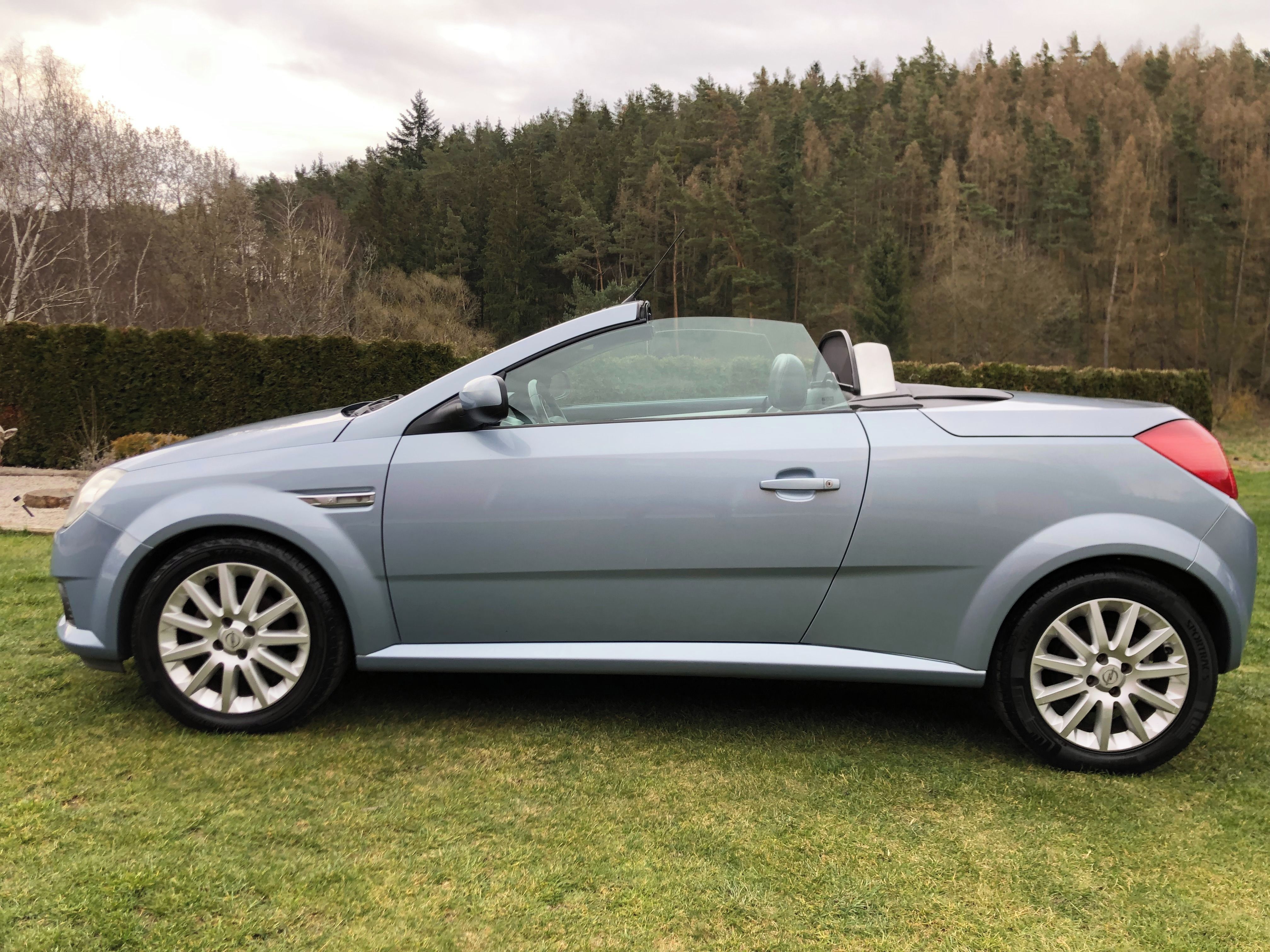 Opel Tigra, 1.4 16V Alu ,klima,TOP - fotka 3