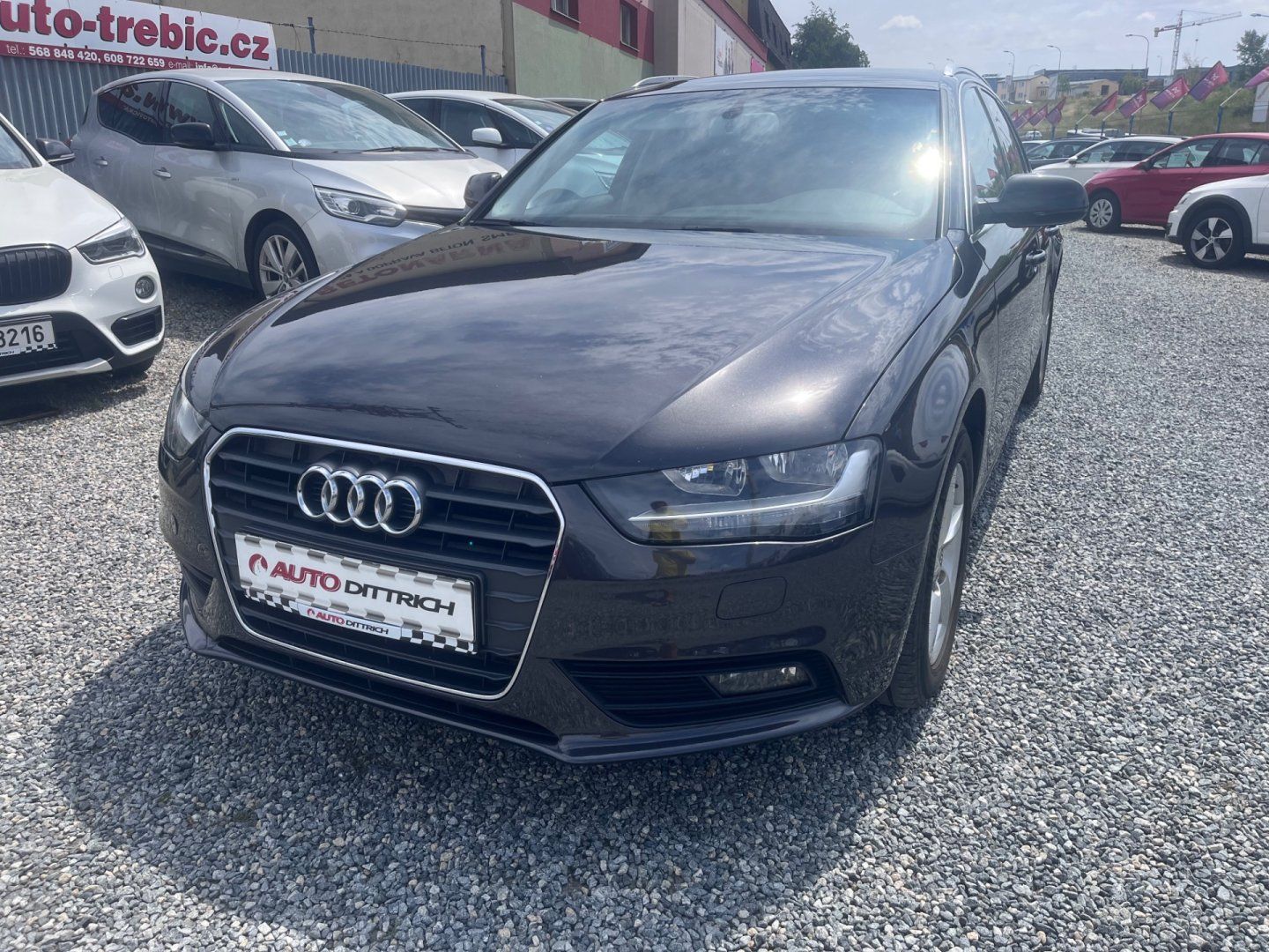 Audi A4 Avant, 2.0 TDi S-LINE - fotka 2