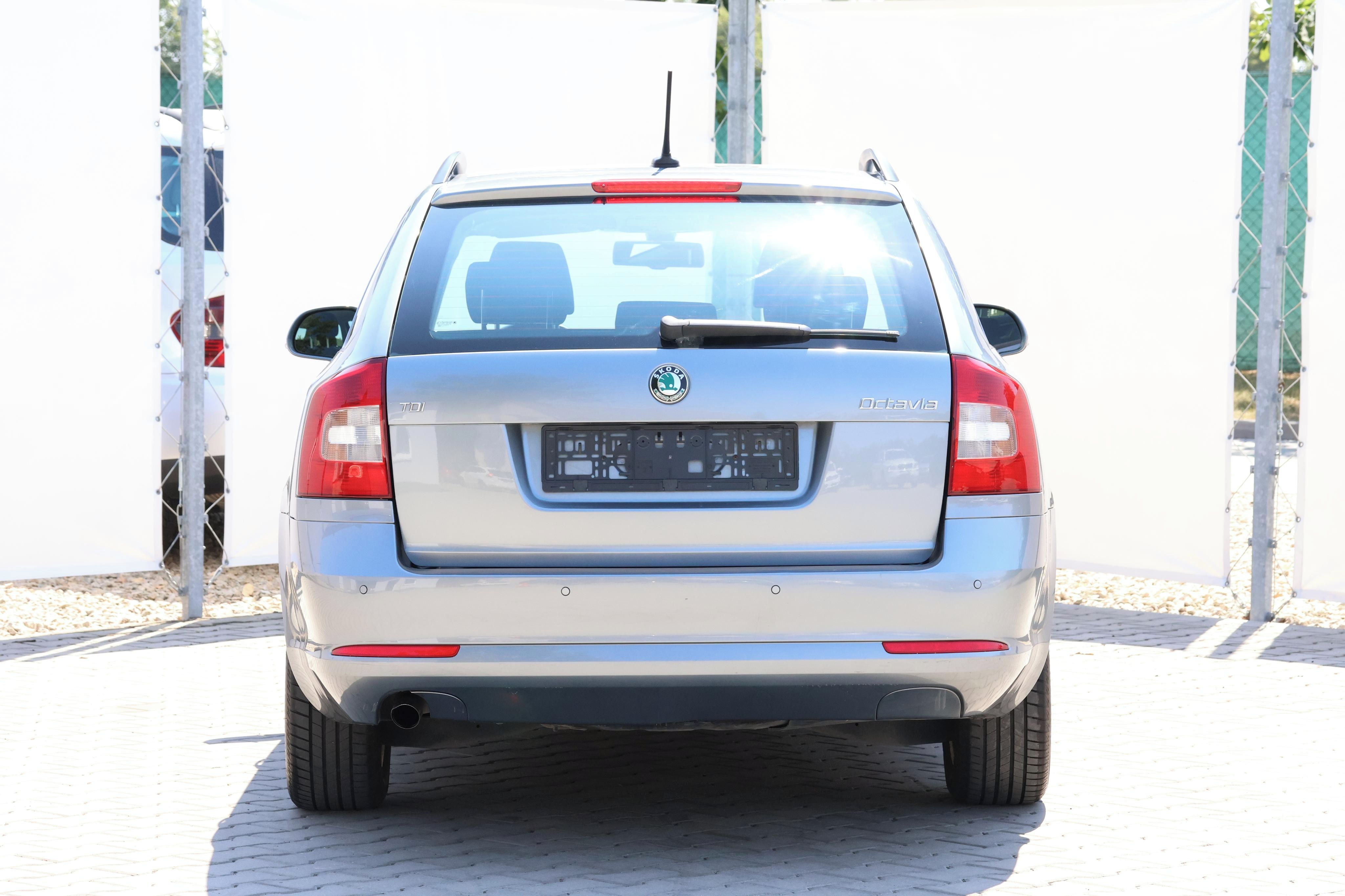 Škoda Octavia, 1.6TDI*77kW*1MAJ*163.197KM* - fotka 5