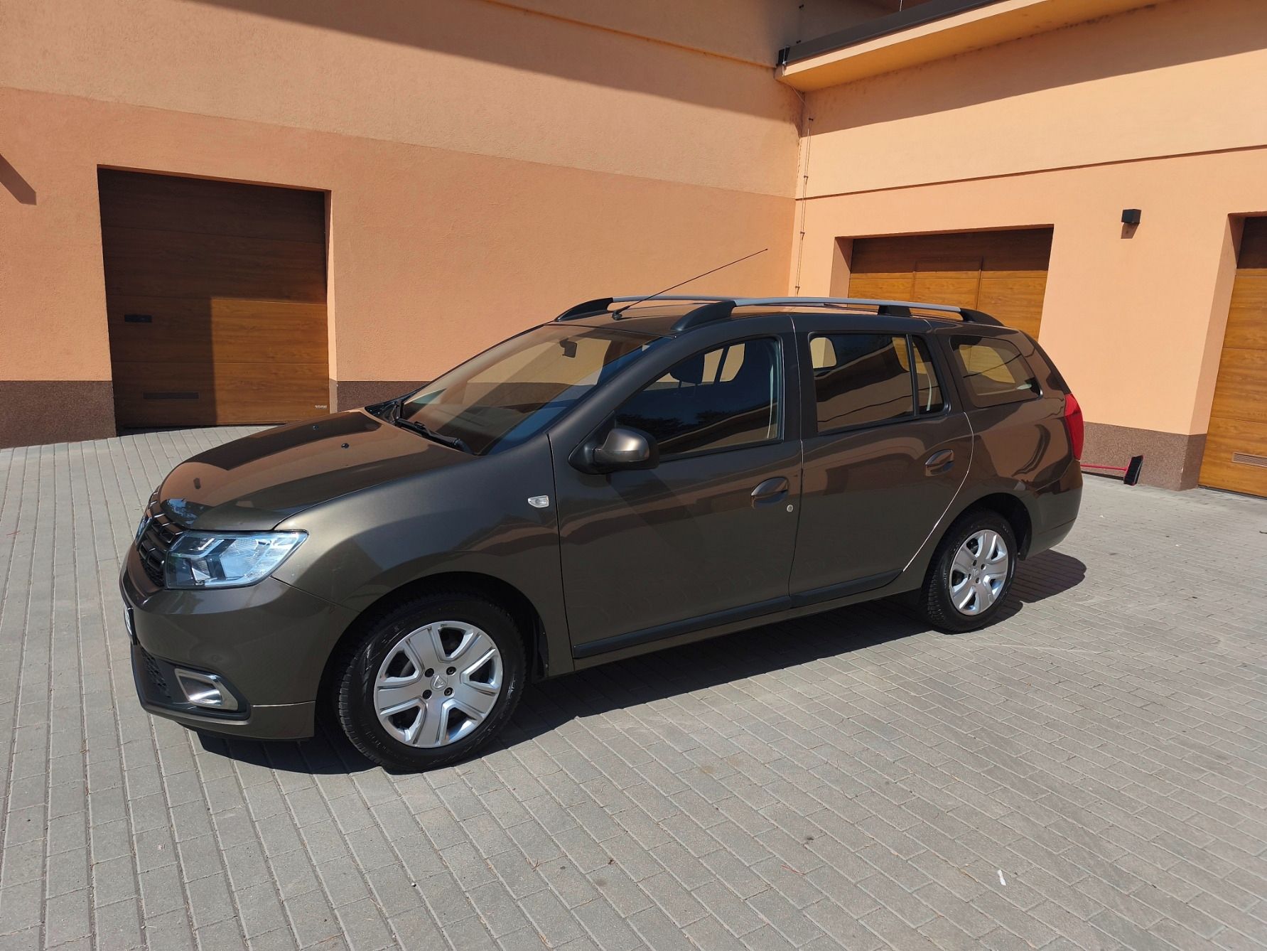 Dacia Logan, 1.0 SCe KLIMA, PERFEKTNÍ STAV - fotka 2